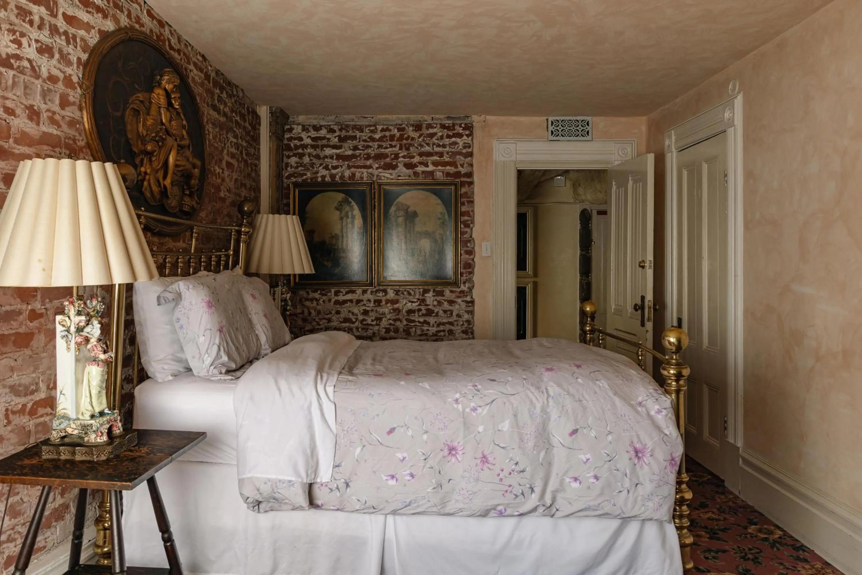 Bedroom in Chateau Tivoli Bed and Breakfast