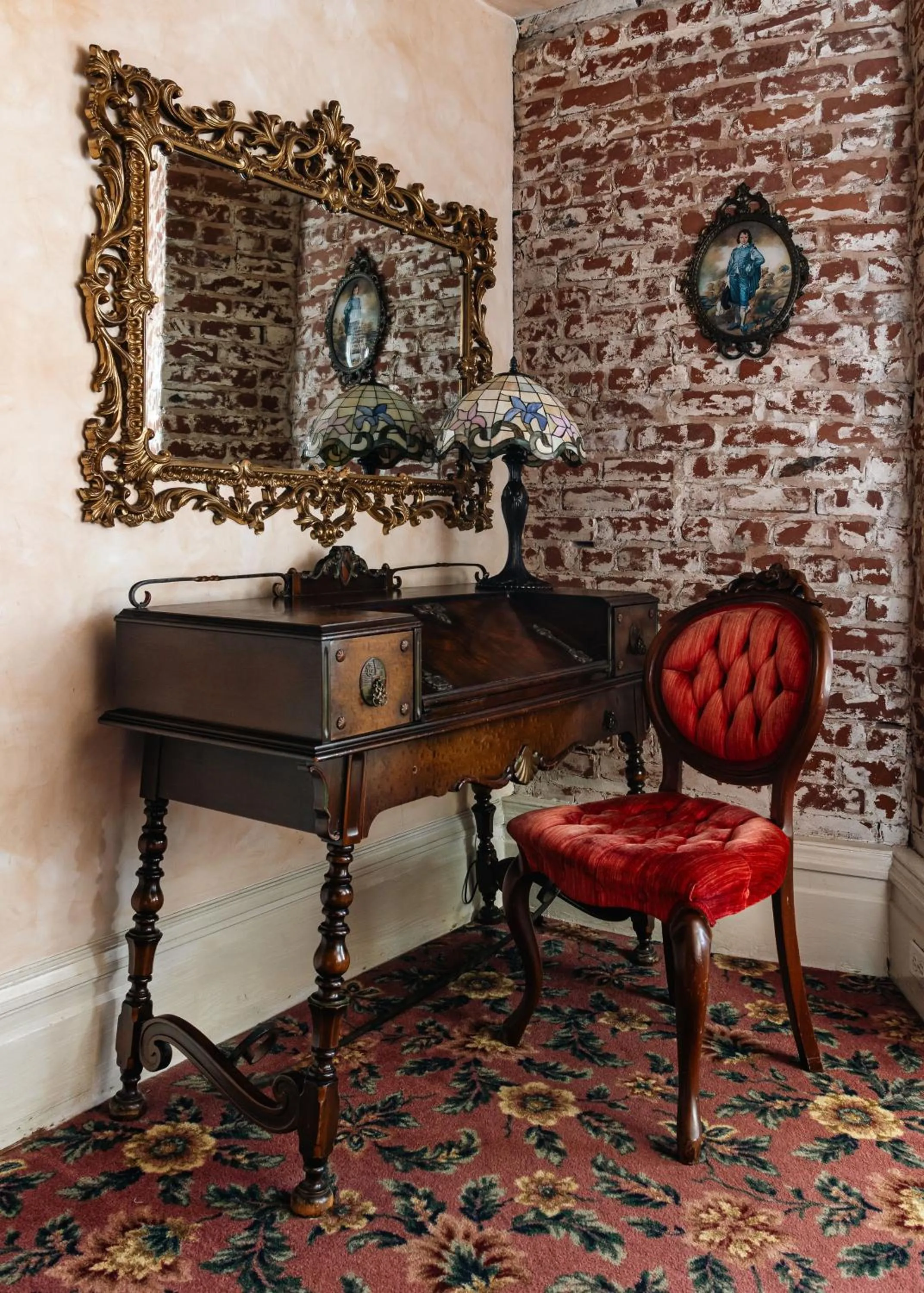 Bedroom in Chateau Tivoli Bed and Breakfast
