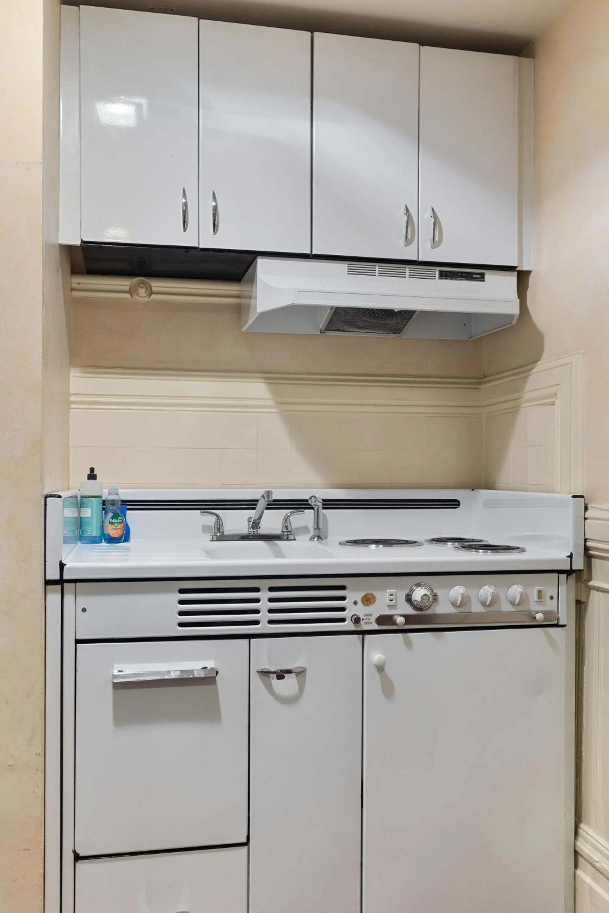 Kitchen or kitchenette in Chateau Tivoli Bed and Breakfast