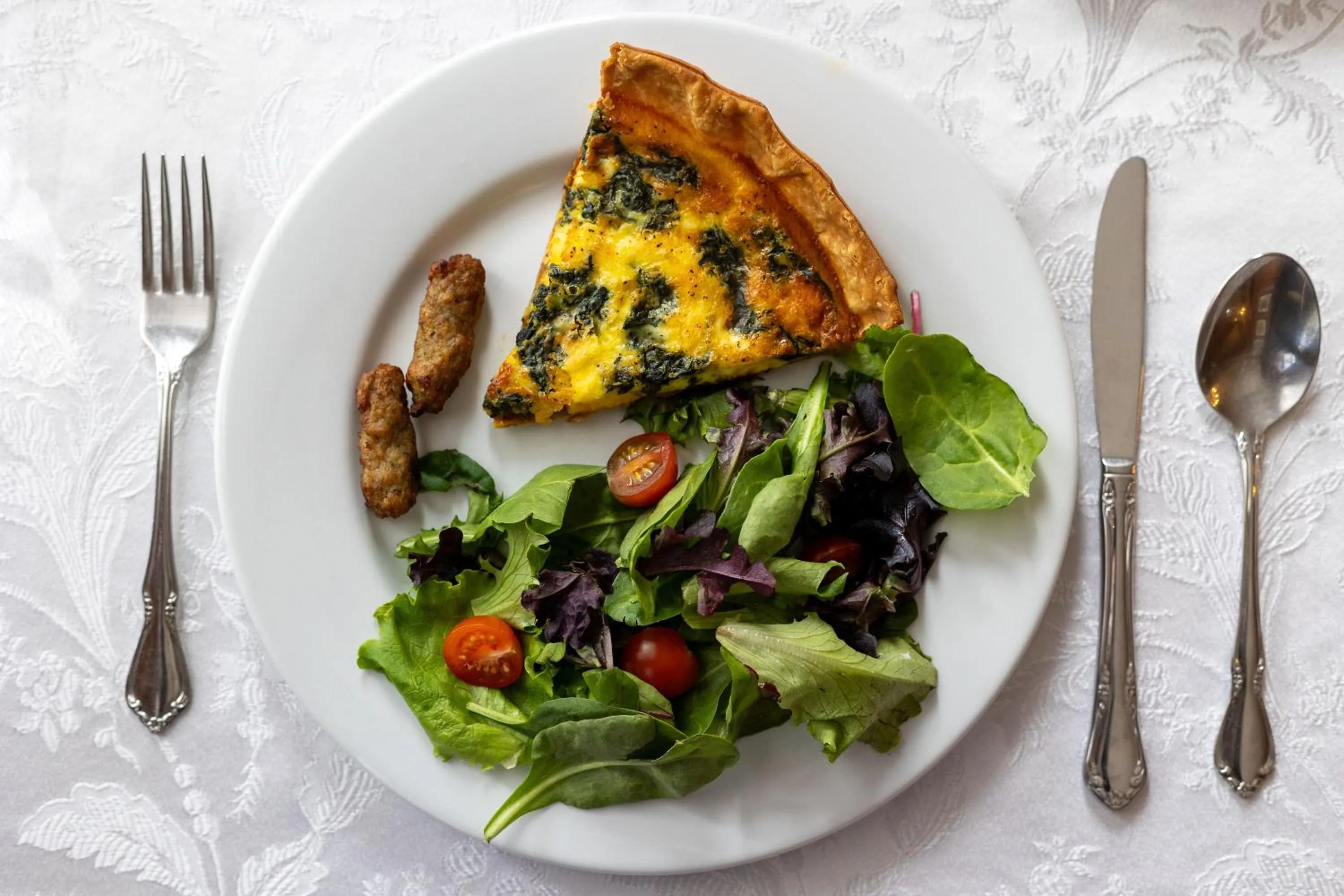 Breakfast in Chateau Tivoli Bed and Breakfast