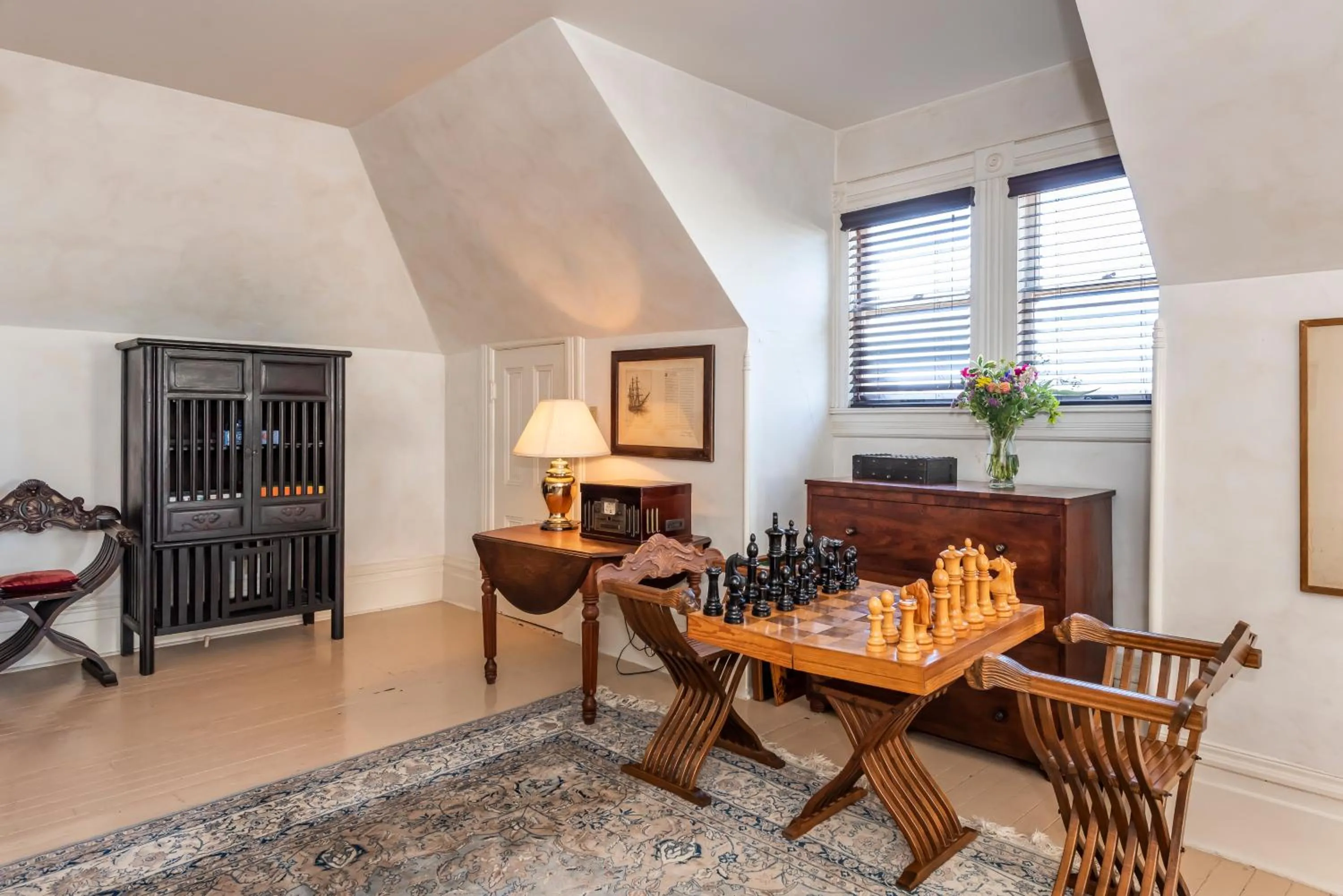 Photo of the whole room in Chateau Tivoli Bed and Breakfast