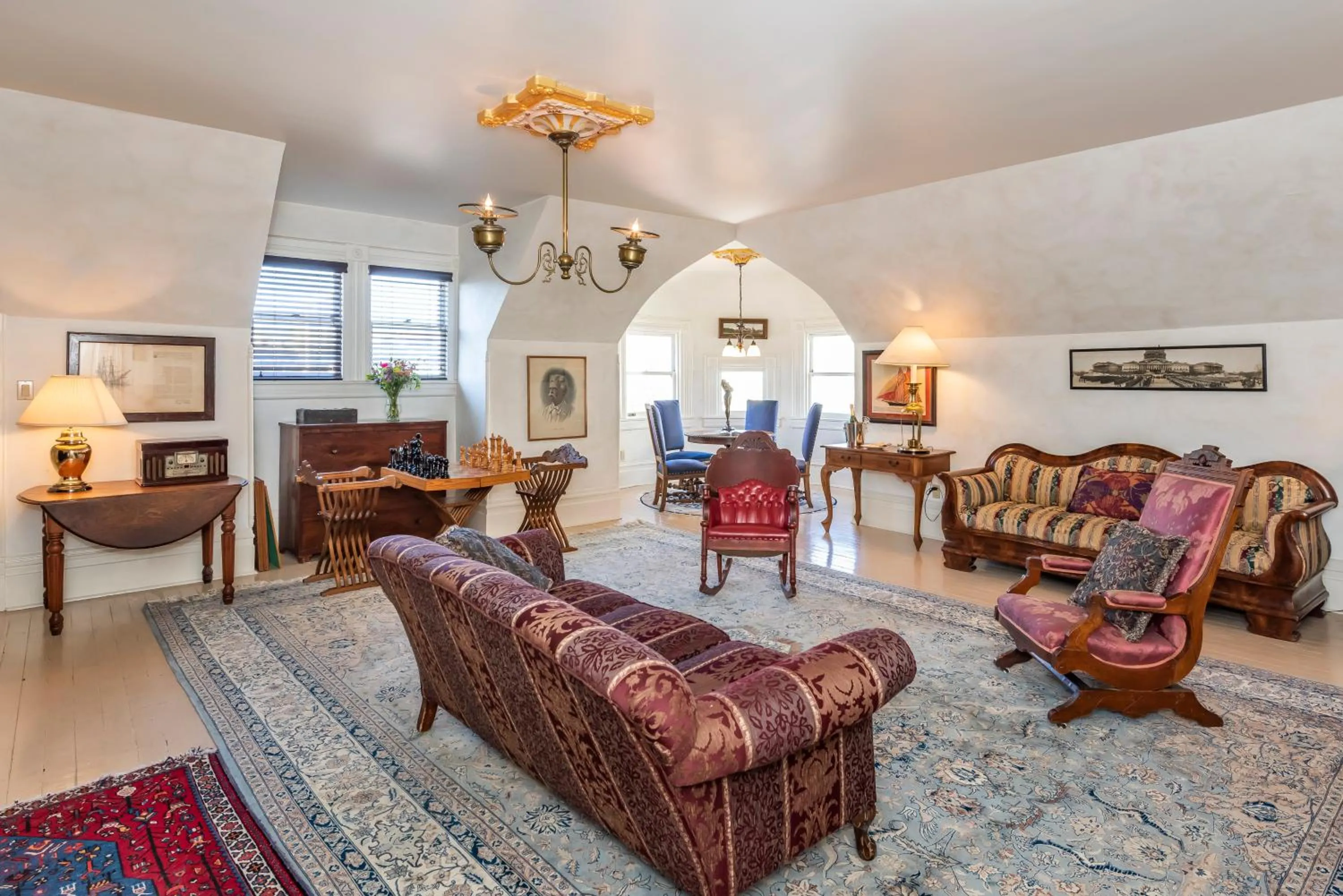 Seating area in Chateau Tivoli Bed and Breakfast