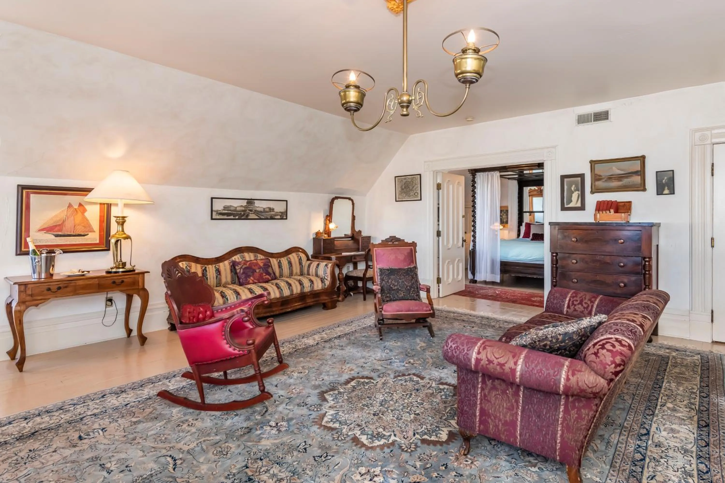 Photo of the whole room in Chateau Tivoli Bed and Breakfast