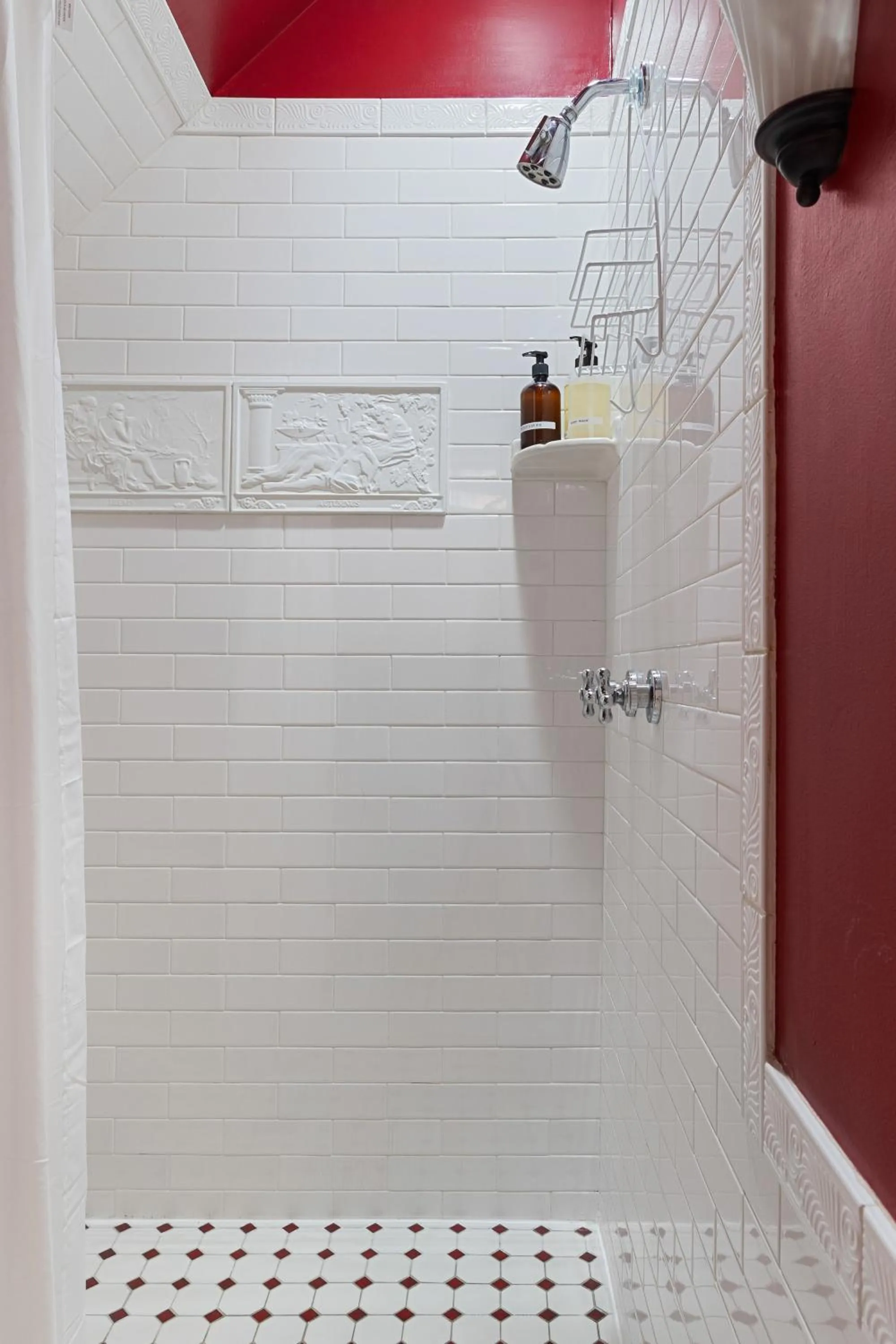 Shower in Chateau Tivoli Bed and Breakfast