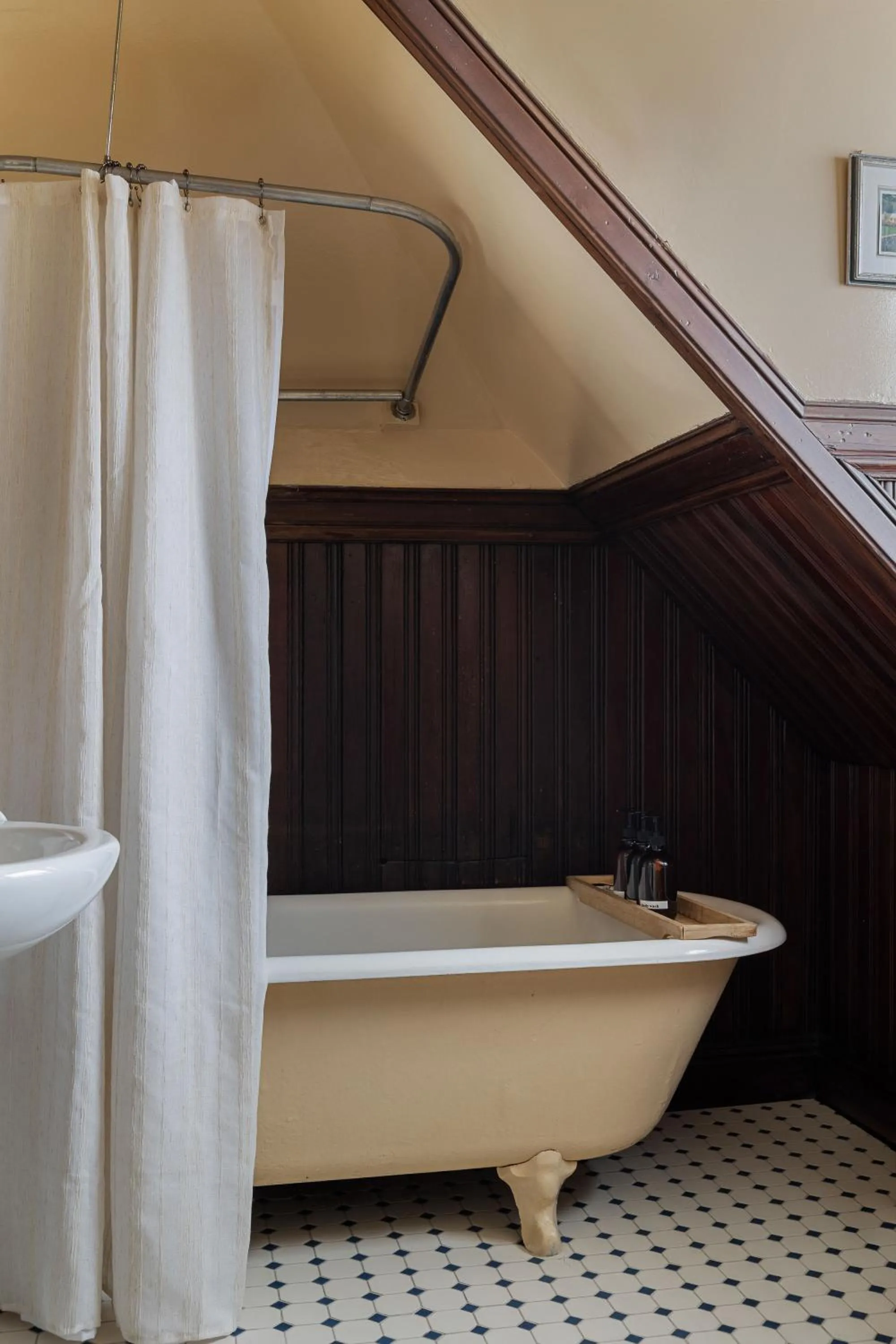 Bathroom in Chateau Tivoli Bed and Breakfast