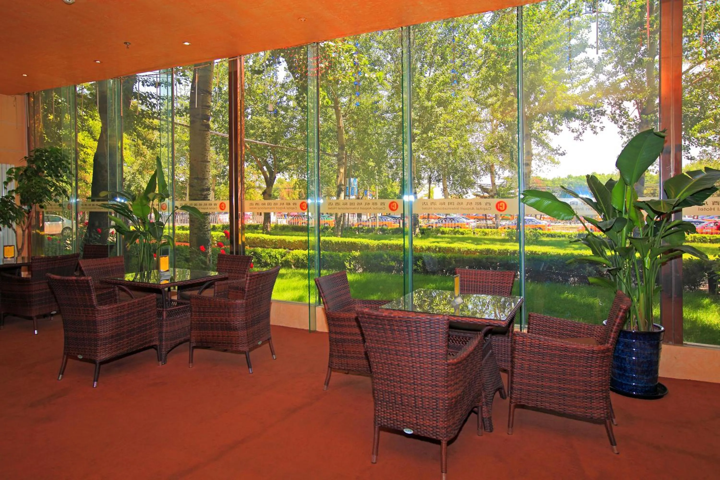 Coffee/tea facilities in Capital Airport International Hotel