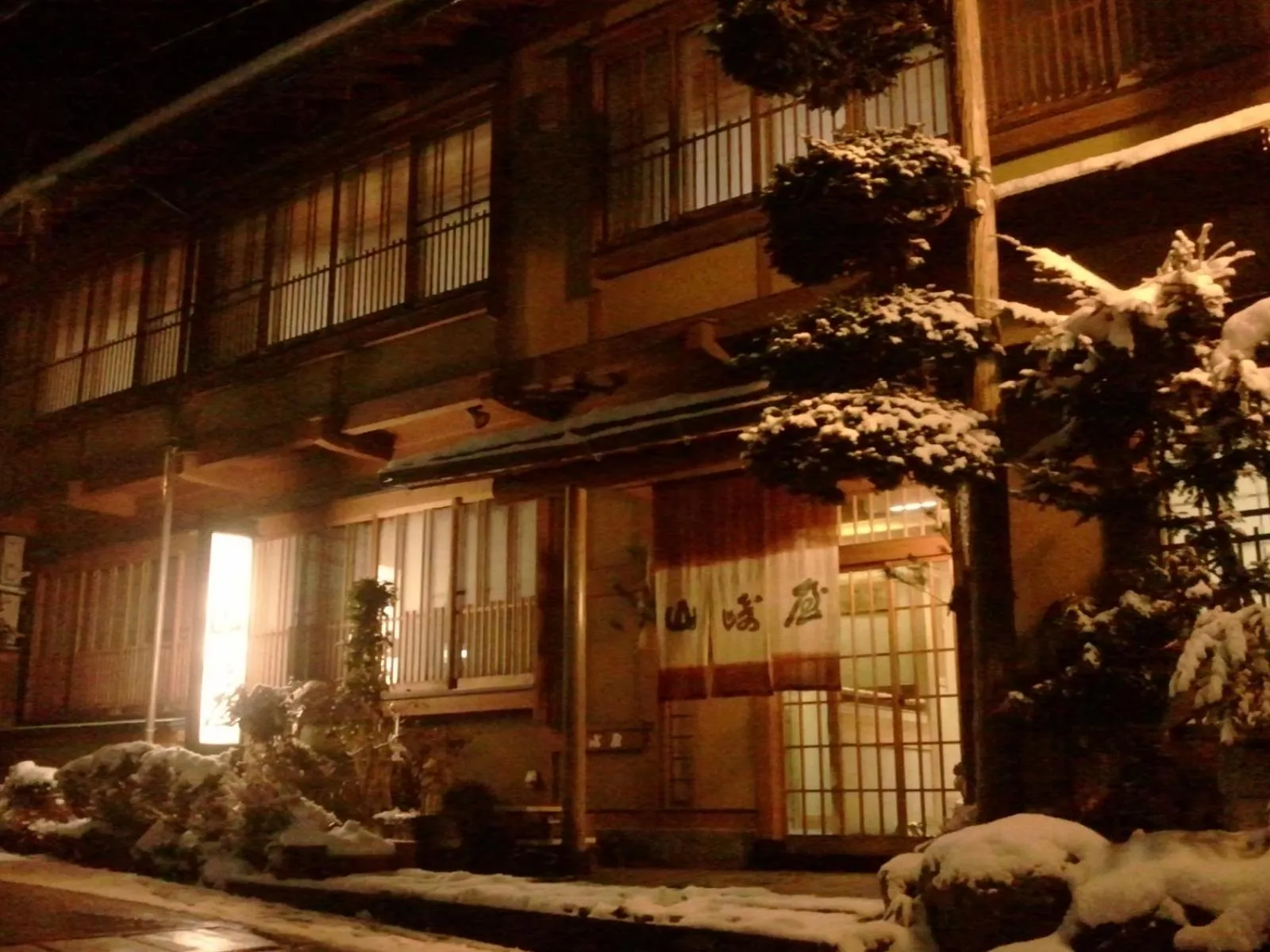 Facade/entrance in Yudanaka Onsen Yamazakiya
