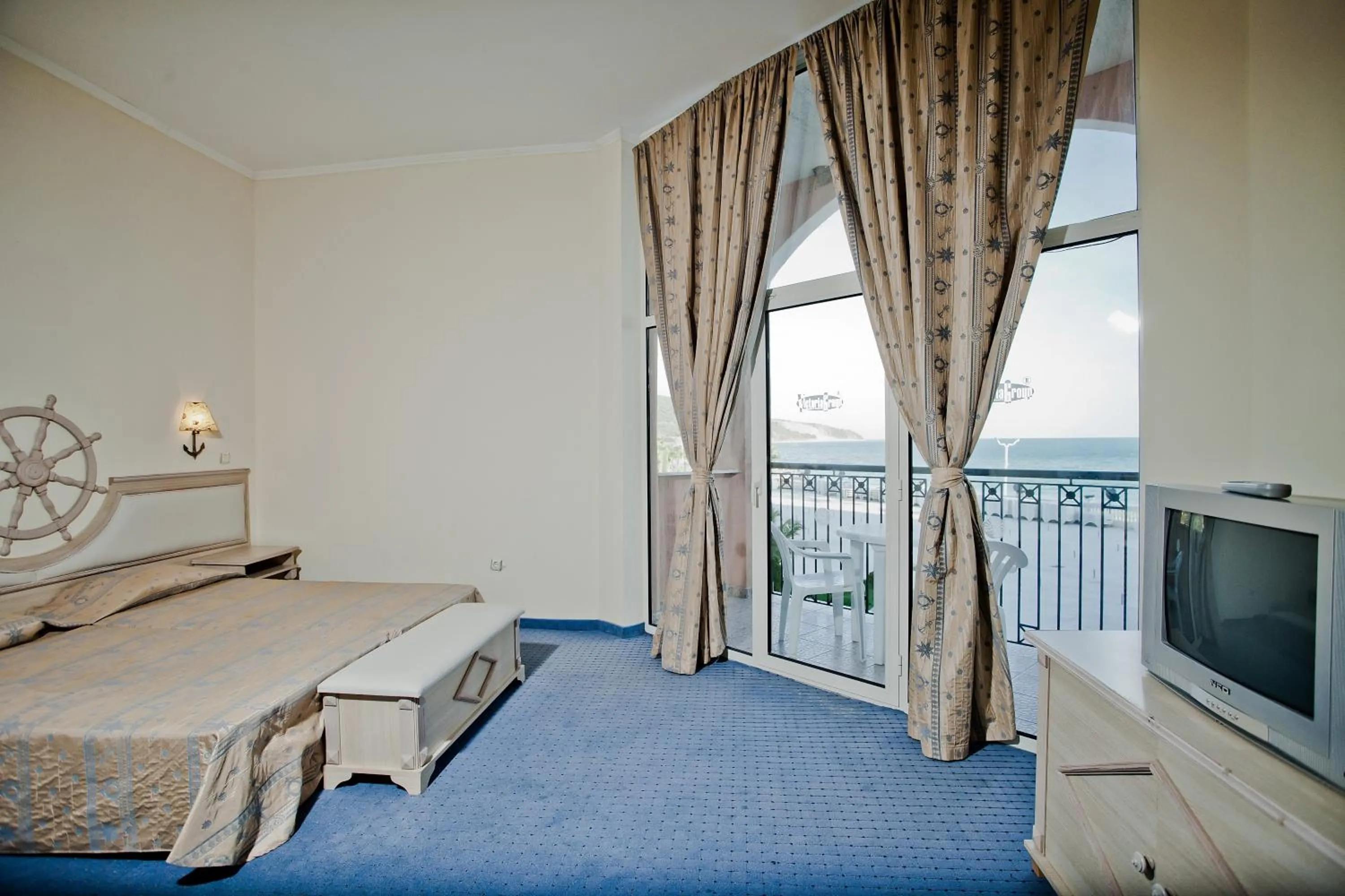 Bed in Royal Park Hotel - All Inclusive & Aqua Park