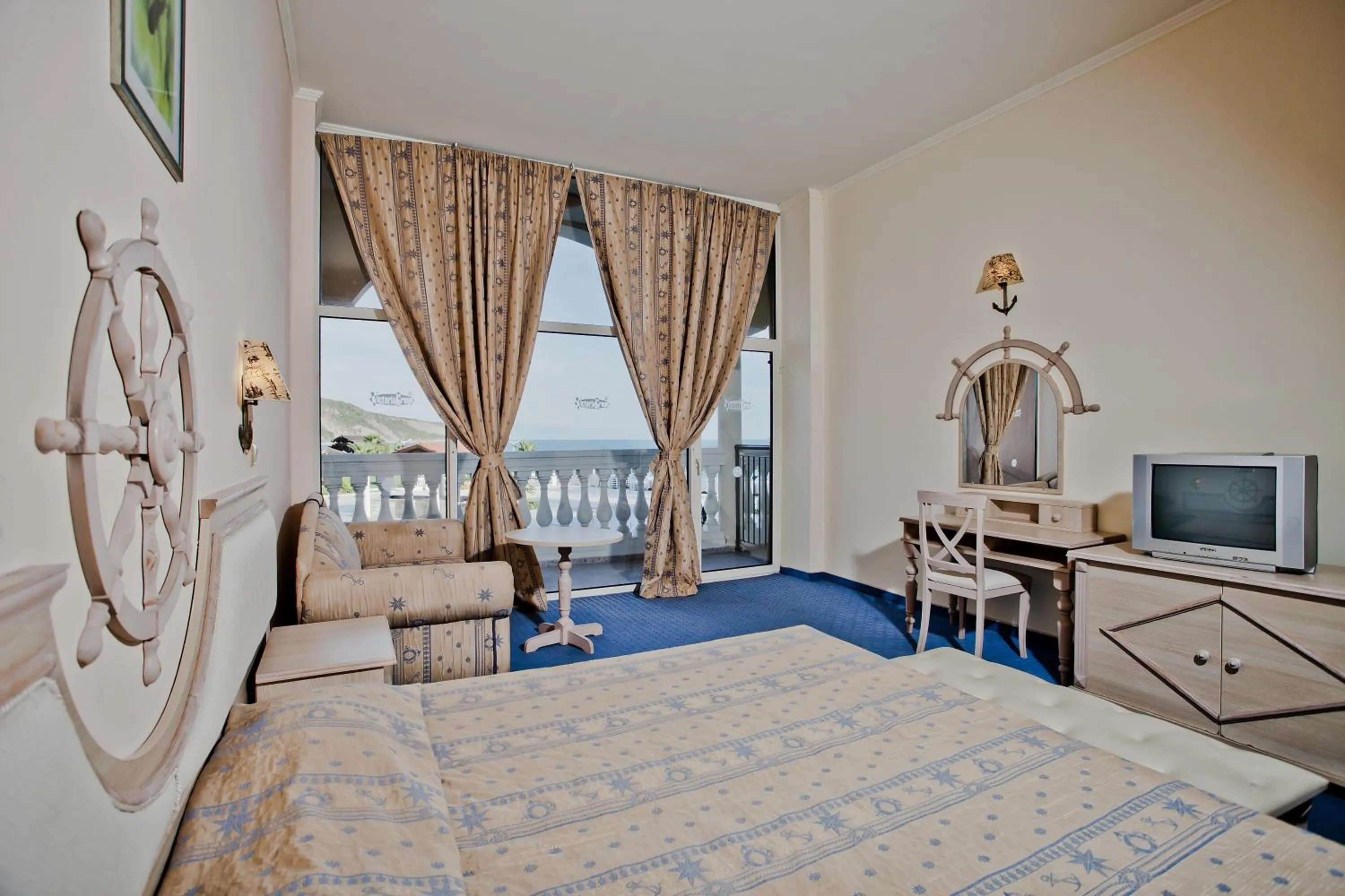 Communal lounge/ TV room, Bed in Royal Park Hotel - All Inclusive & Aqua Park