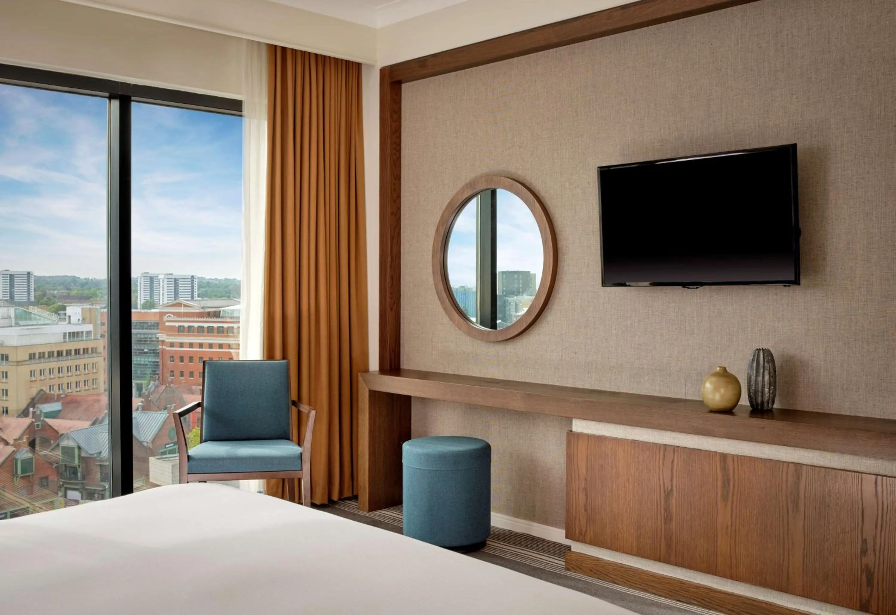 Photo of the whole room, Bed in Hyatt Regency Birmingham