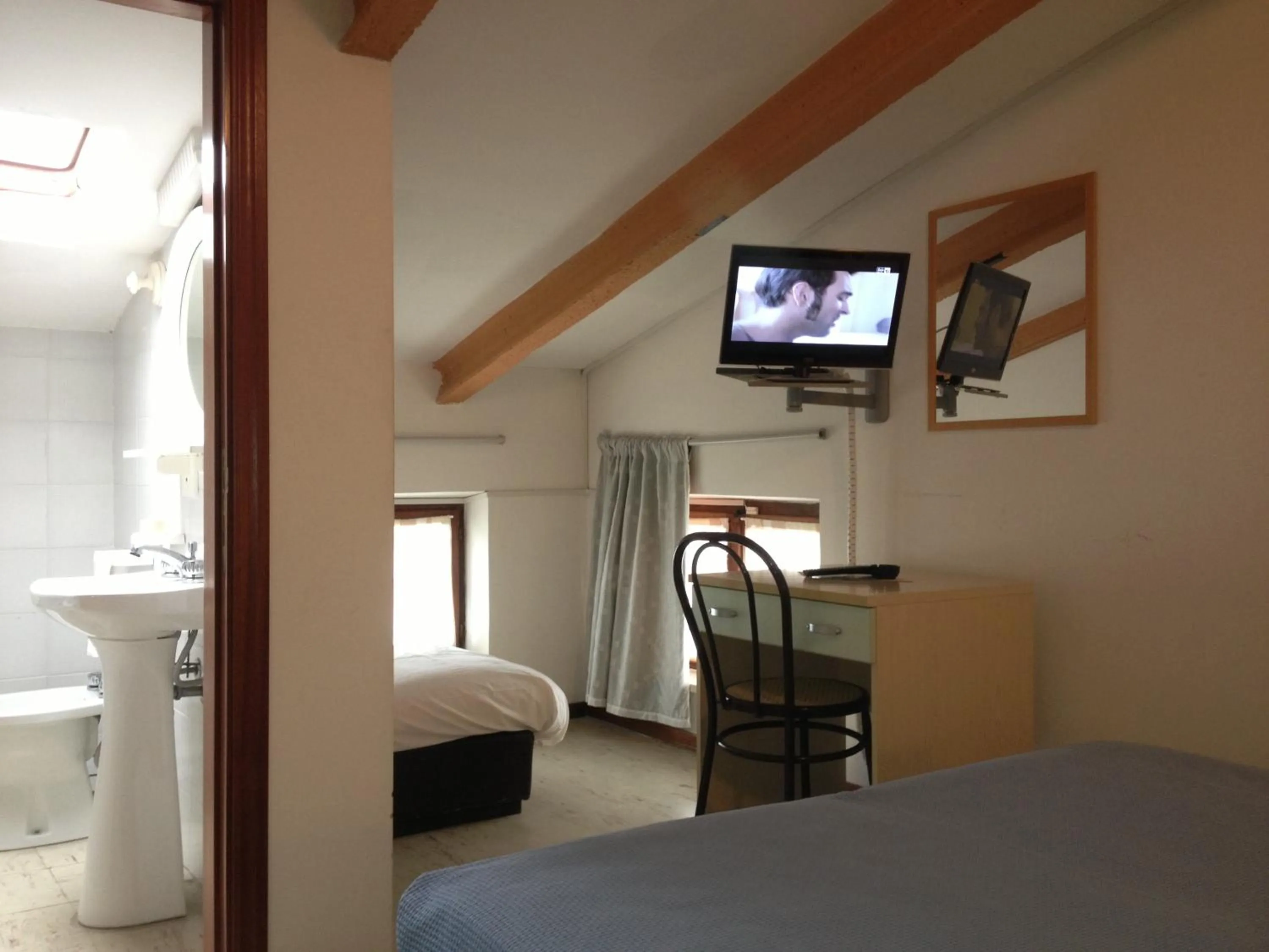 TV and multimedia, Bed in Hotel Rivamare