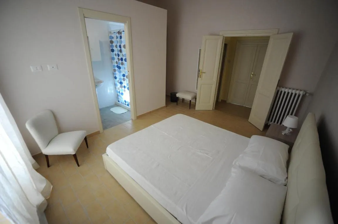 Photo of the whole room, Bed in La Mela Rosa