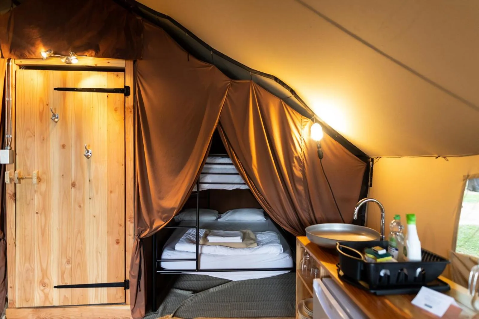 Bed in Huttopia Southern Maine