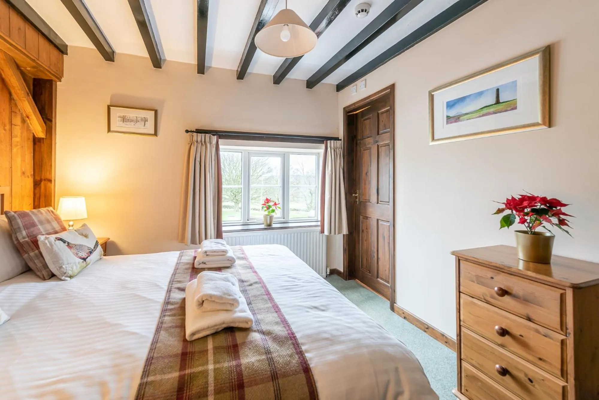 Bedroom, Bed in The Fox & Hounds Inn & Camping Pods