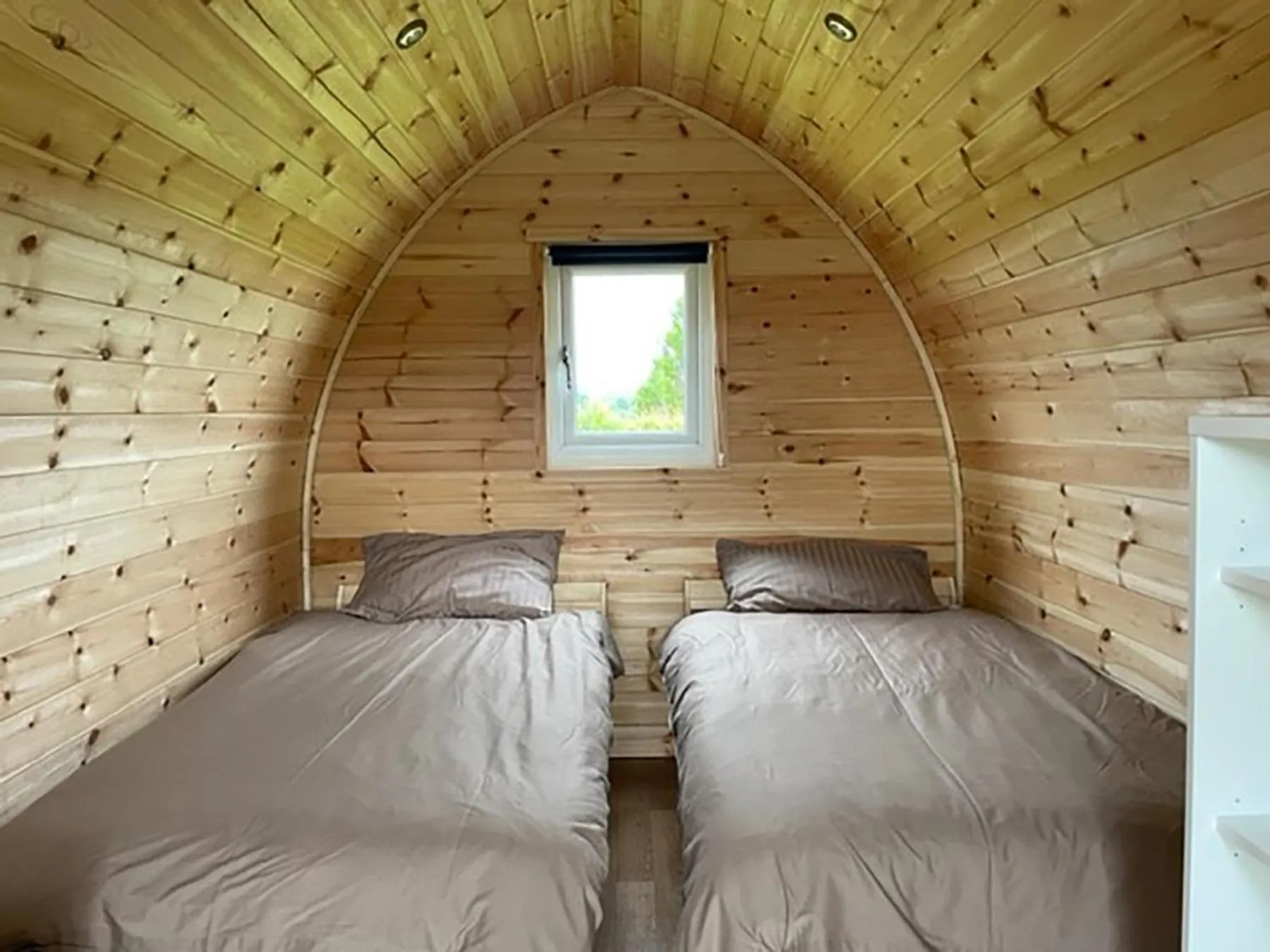 Bed in The Fox & Hounds Inn & Camping Pods