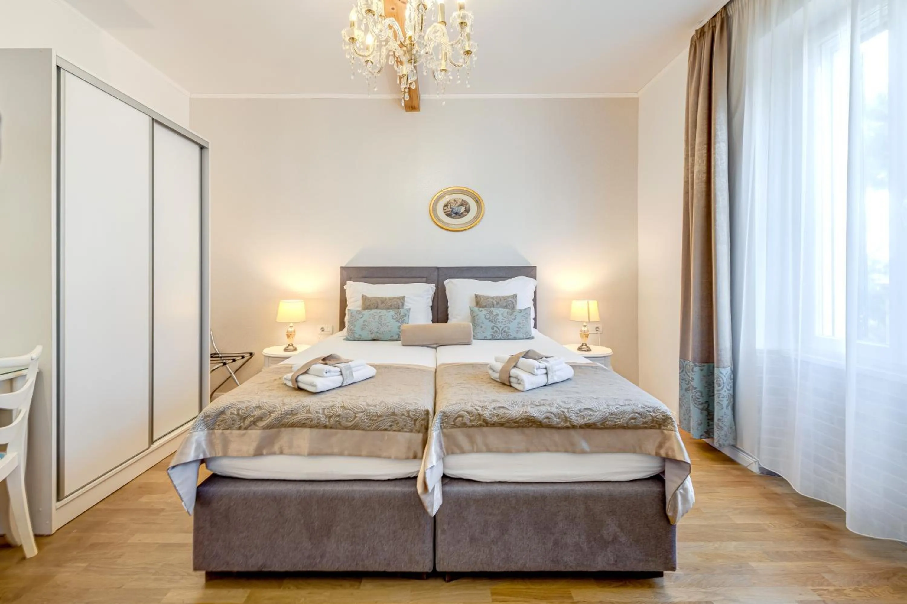 Bed in Le Monde - Vintage Accommodation