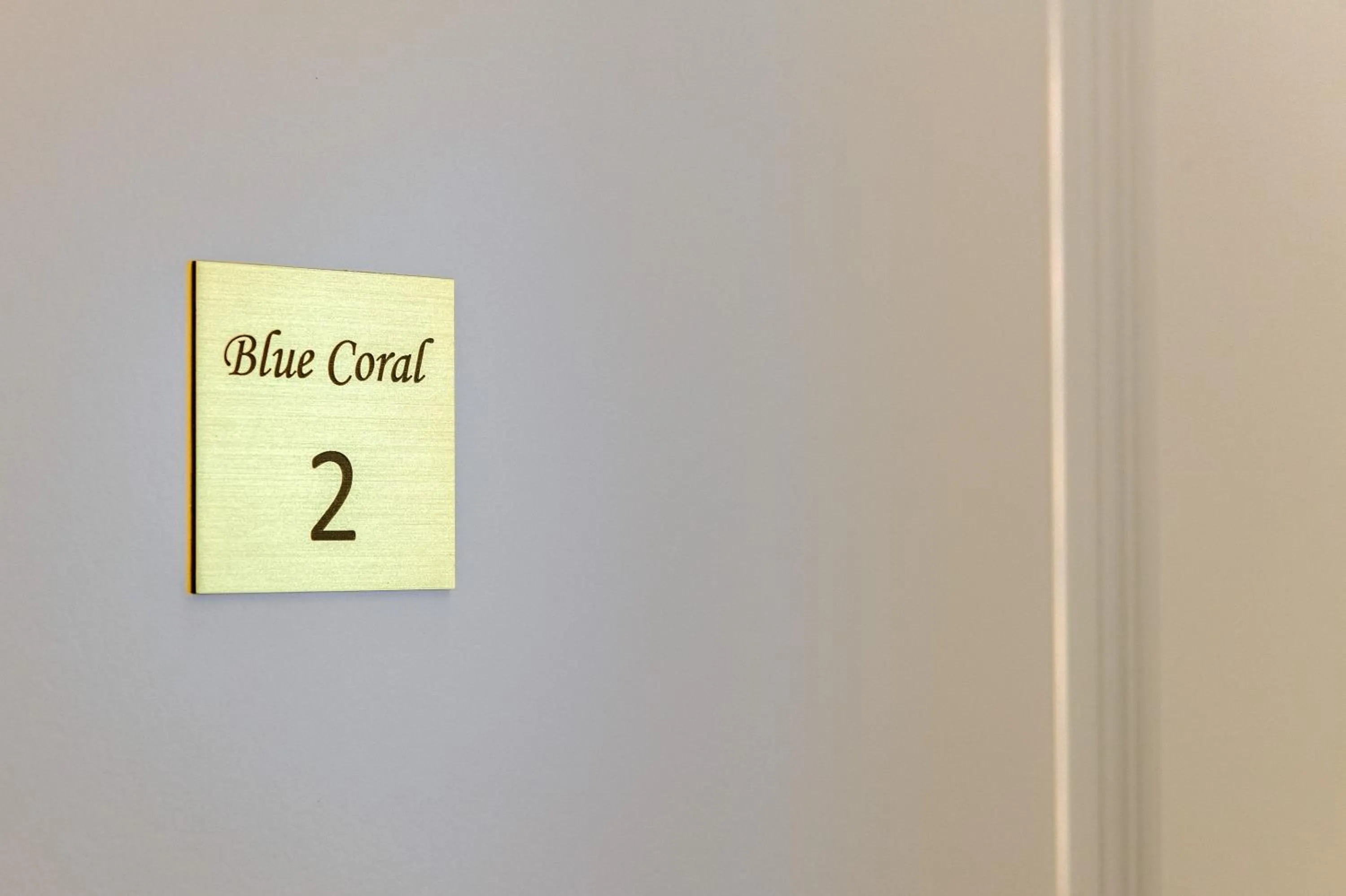 Logo/Certificate/Sign in Le Monde - Vintage Accommodation