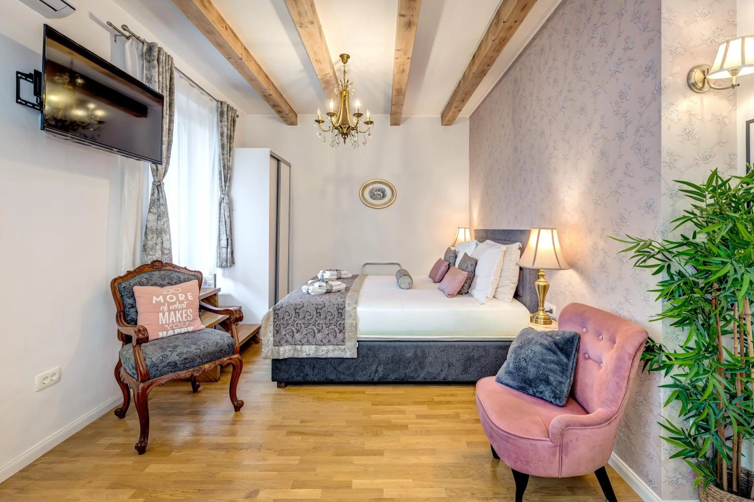 Bed in Le Monde - Vintage Accommodation