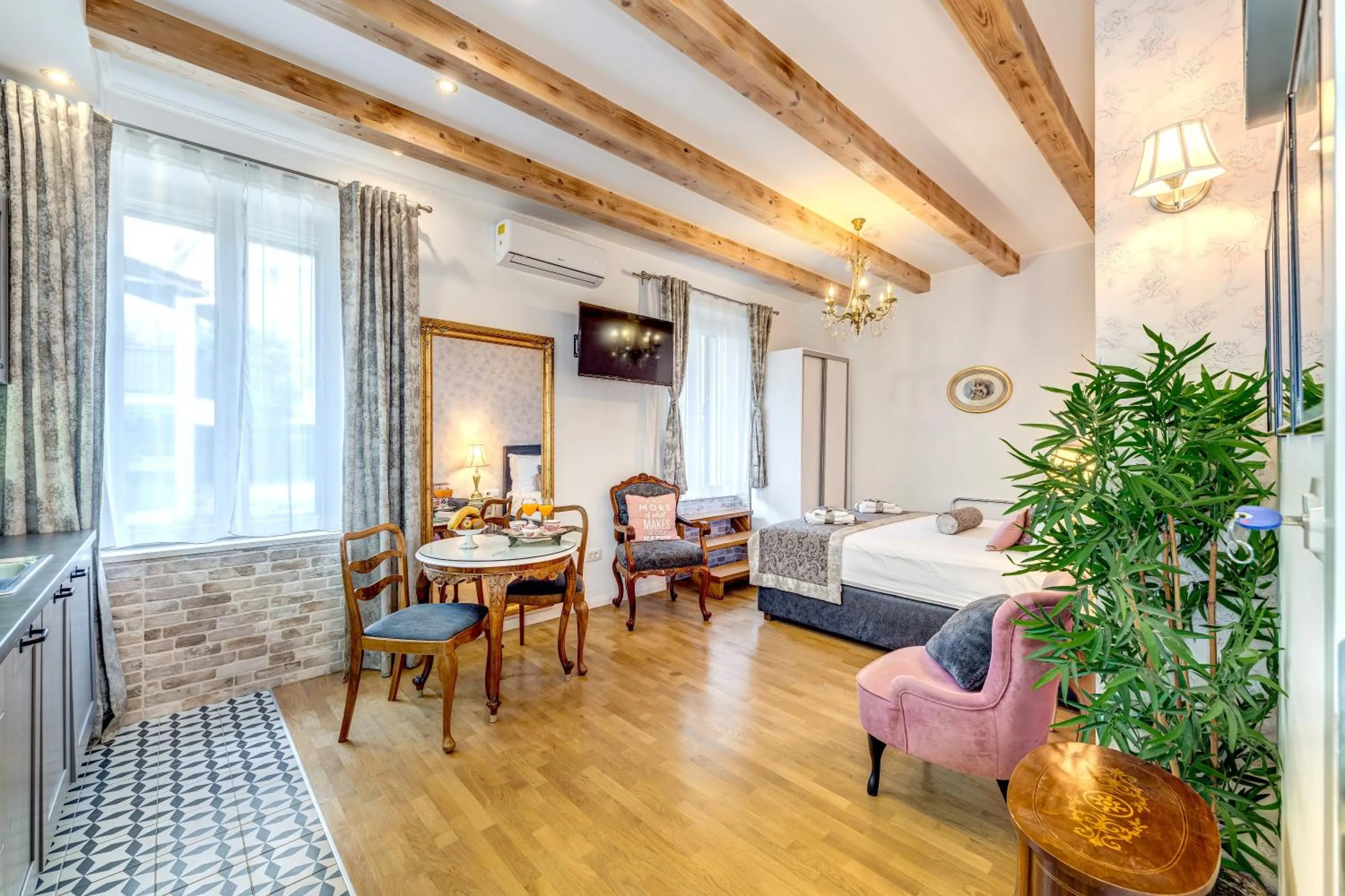 Bed in Le Monde - Vintage Accommodation