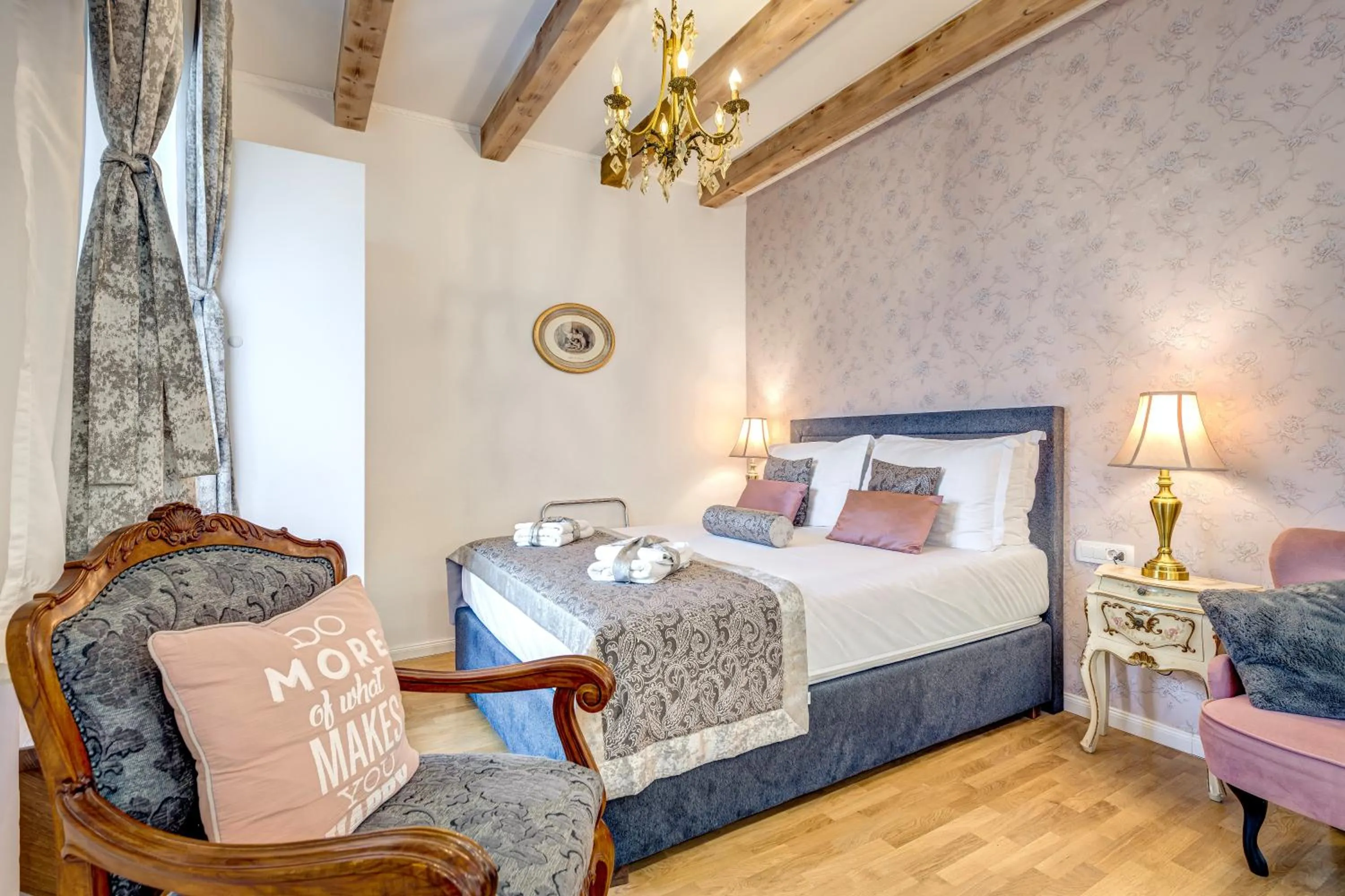 Bed in Le Monde - Vintage Accommodation