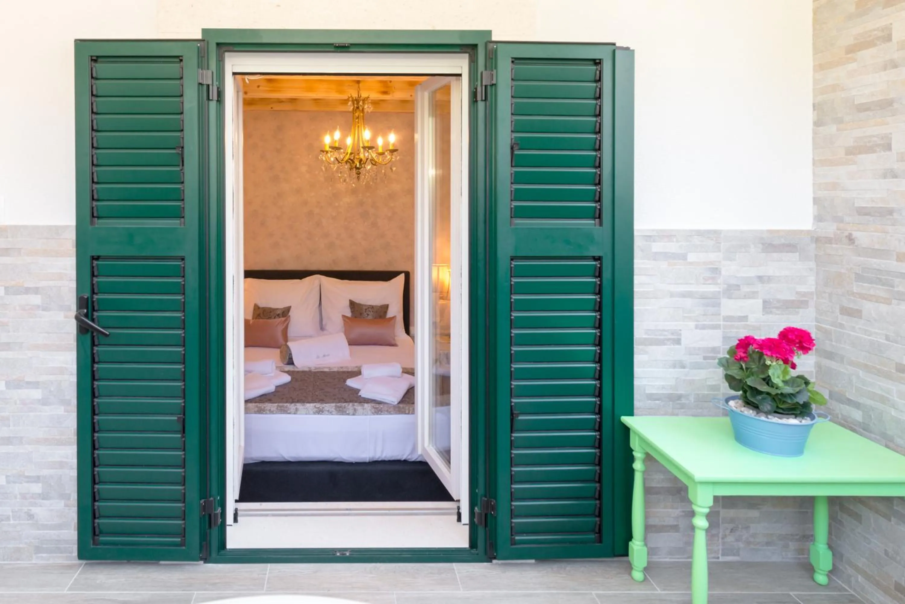 Facade/entrance, Bed in Le Monde - Vintage Accommodation