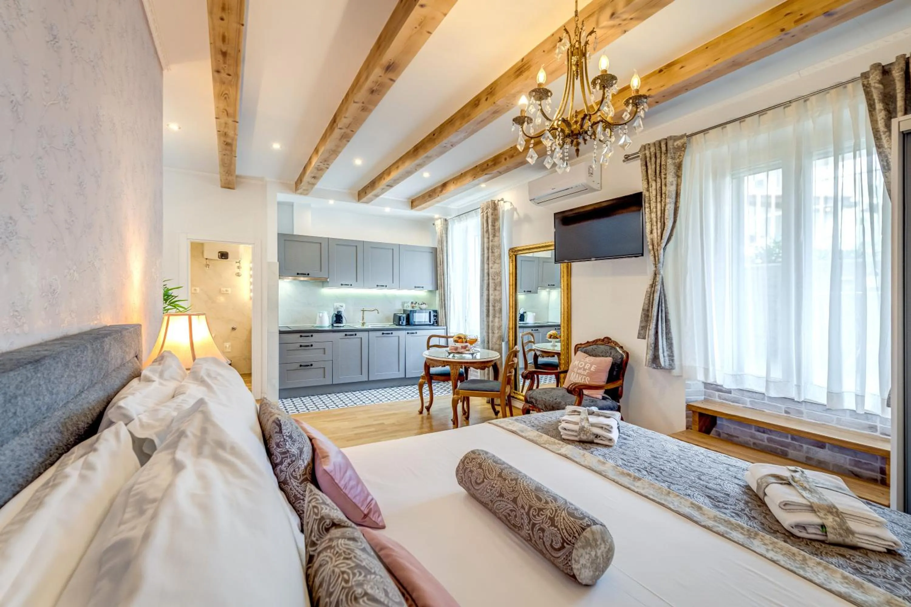 Bed in Le Monde - Vintage Accommodation