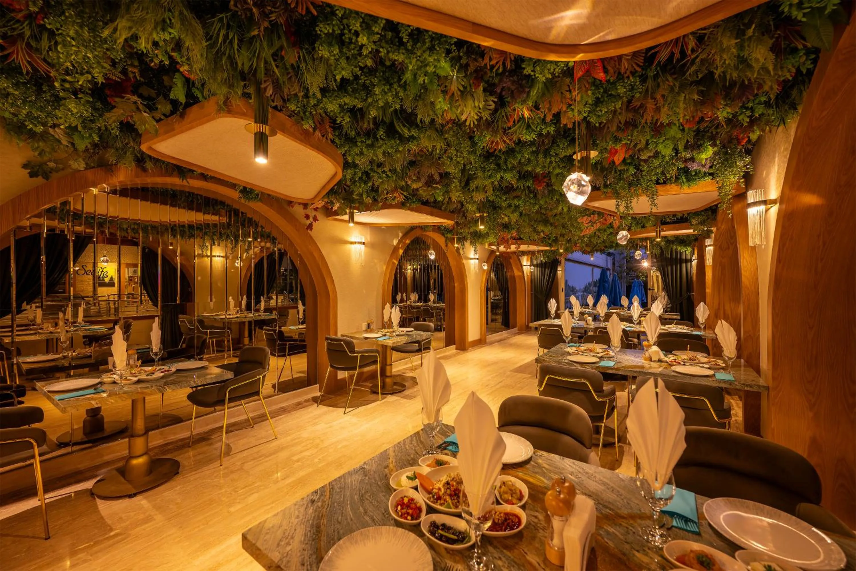 Restaurant/places to eat in Sealife Family Resort Hotel