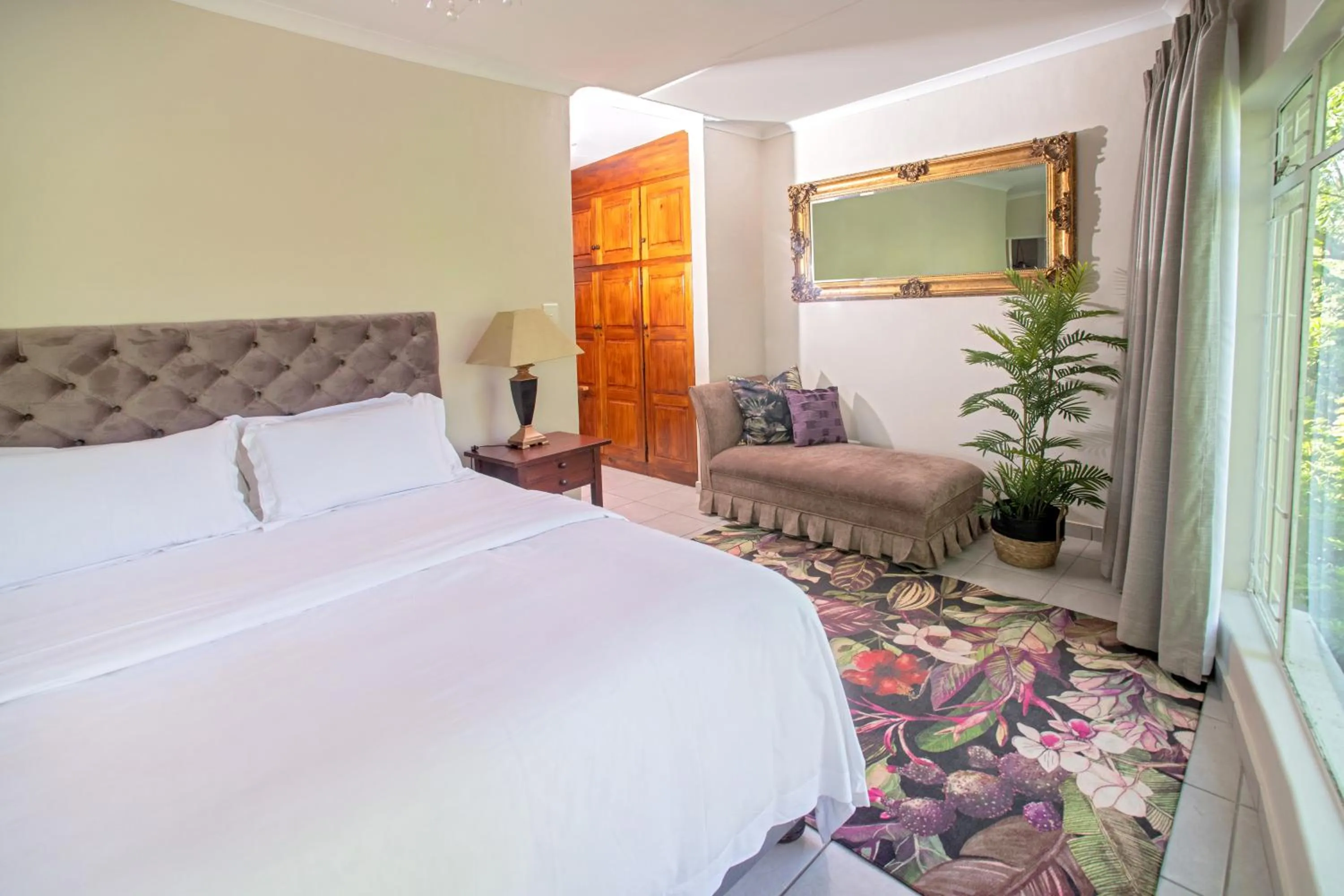 Bed in Leaves Lodge and Spa