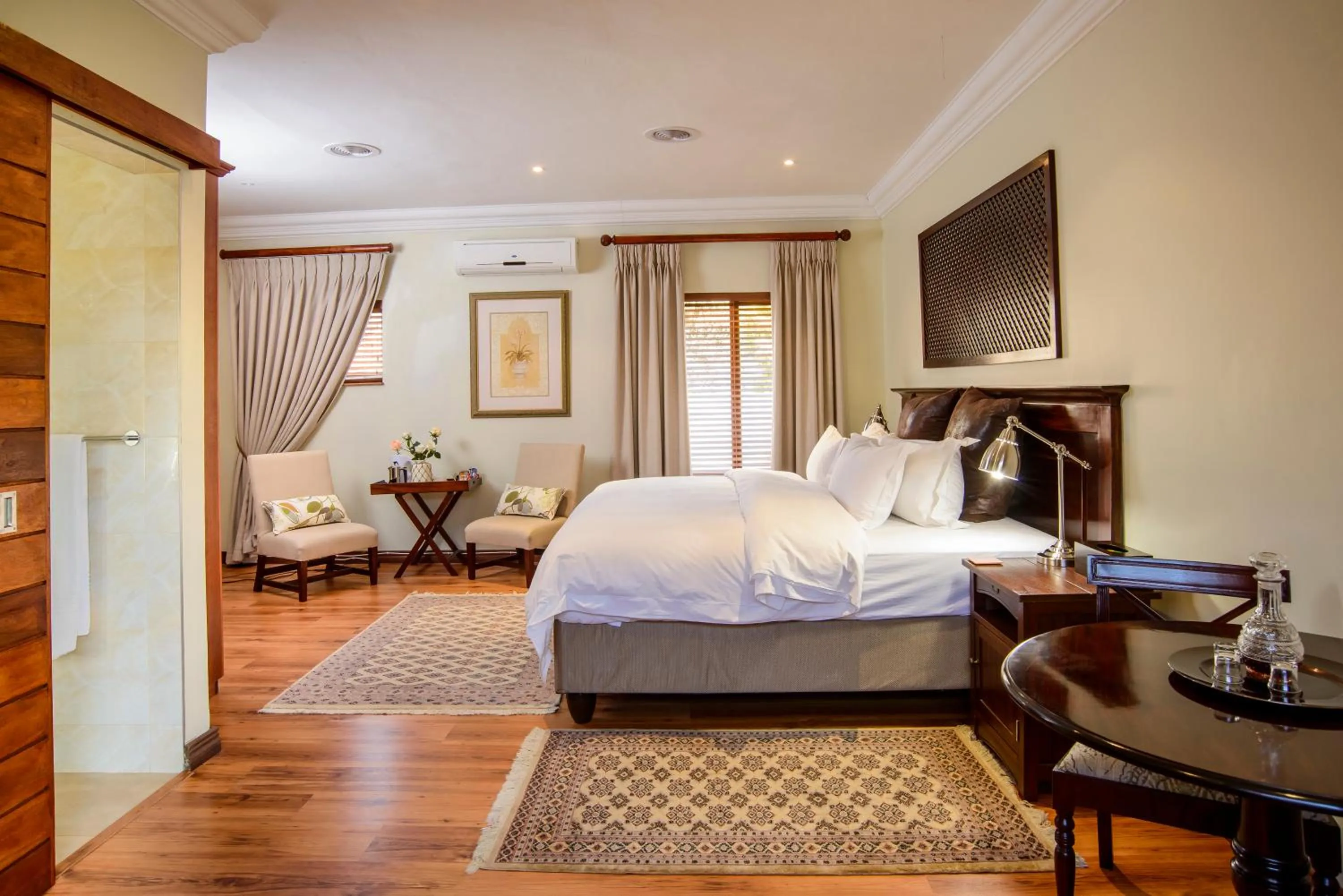 Bed in Leaves Lodge and Spa