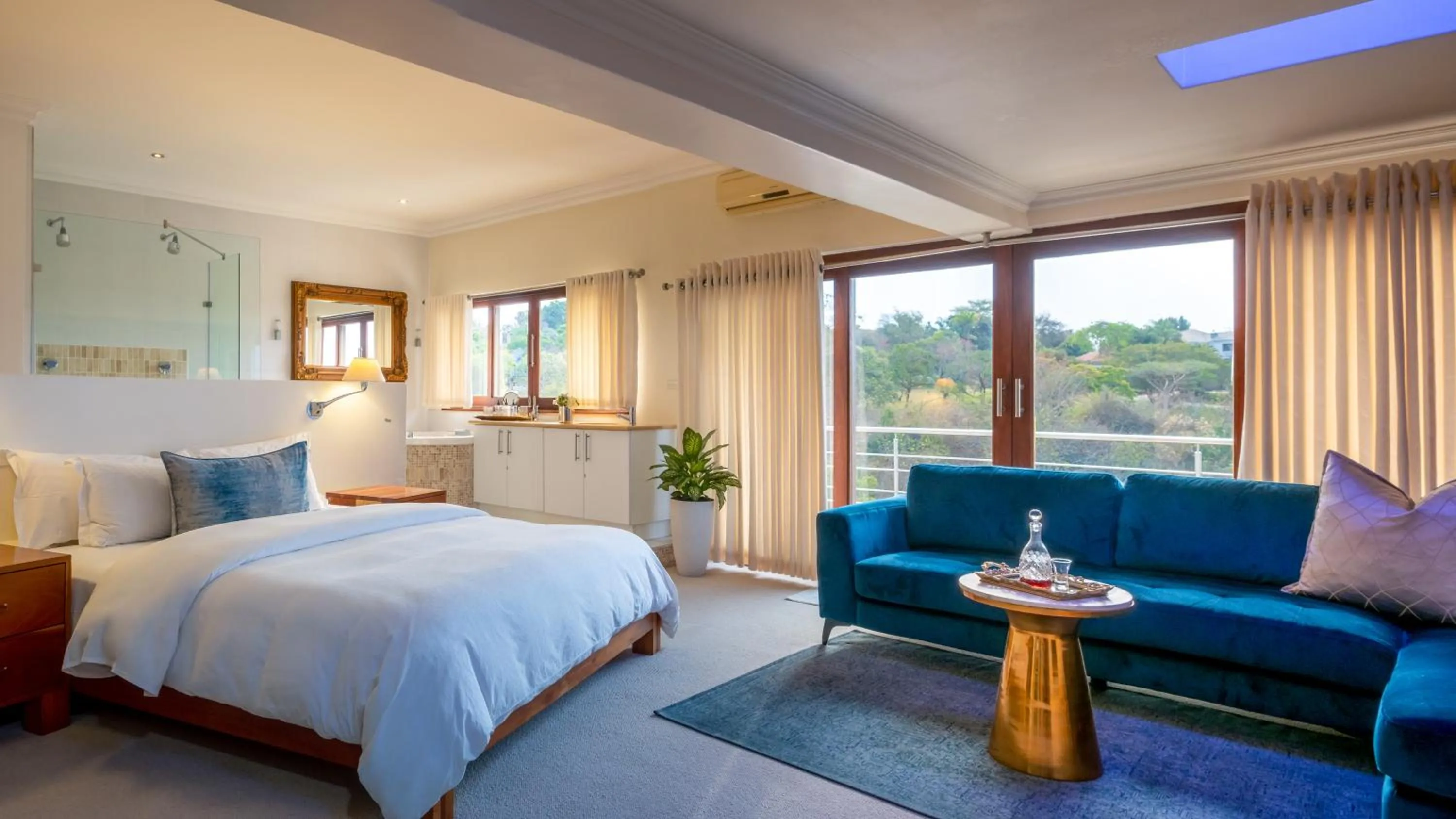 Bedroom, Bed in Leaves Lodge and Spa