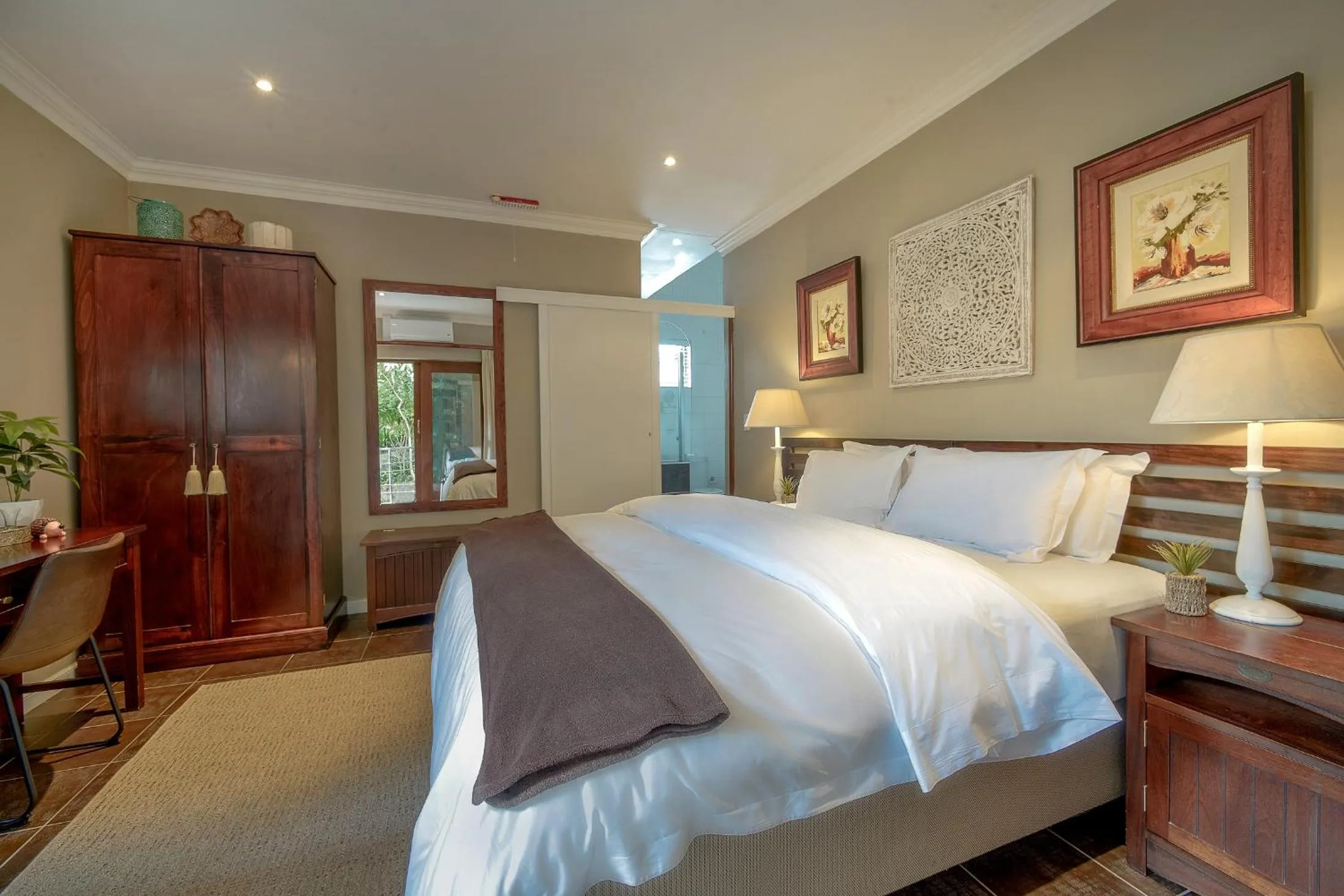 Bed in Leaves Lodge and Spa