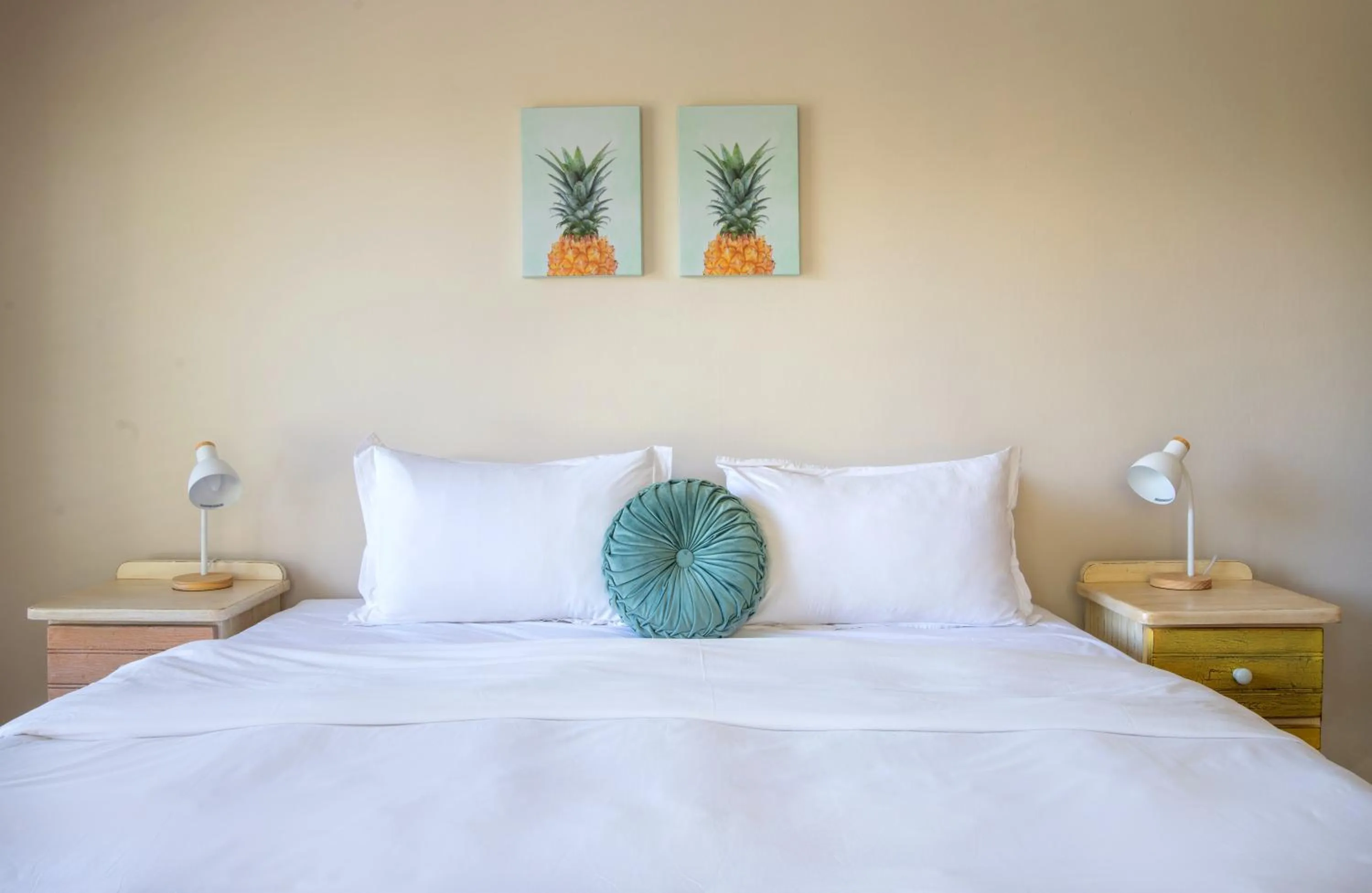 Bed in Leaves Lodge and Spa