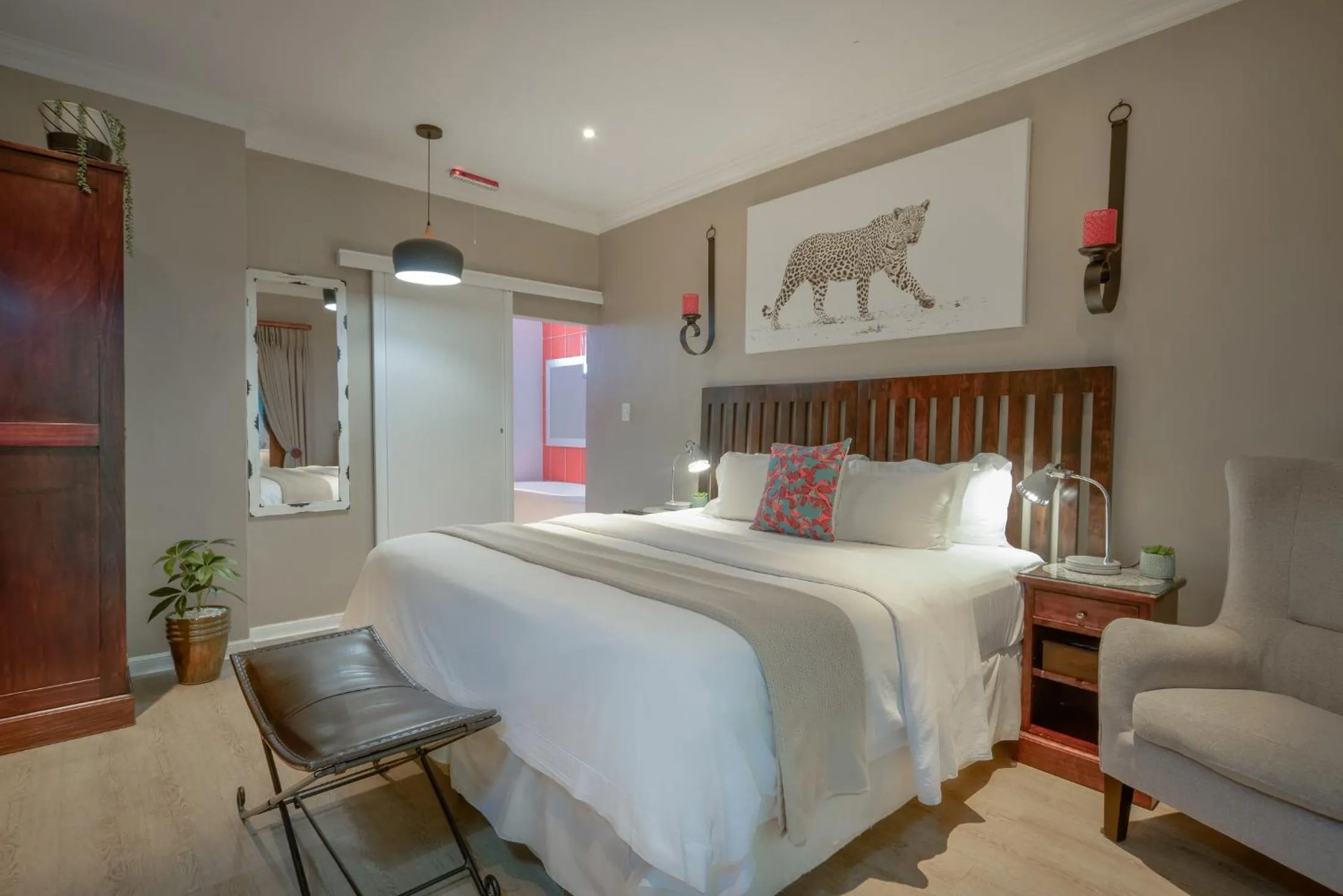 Bed in Leaves Lodge and Spa