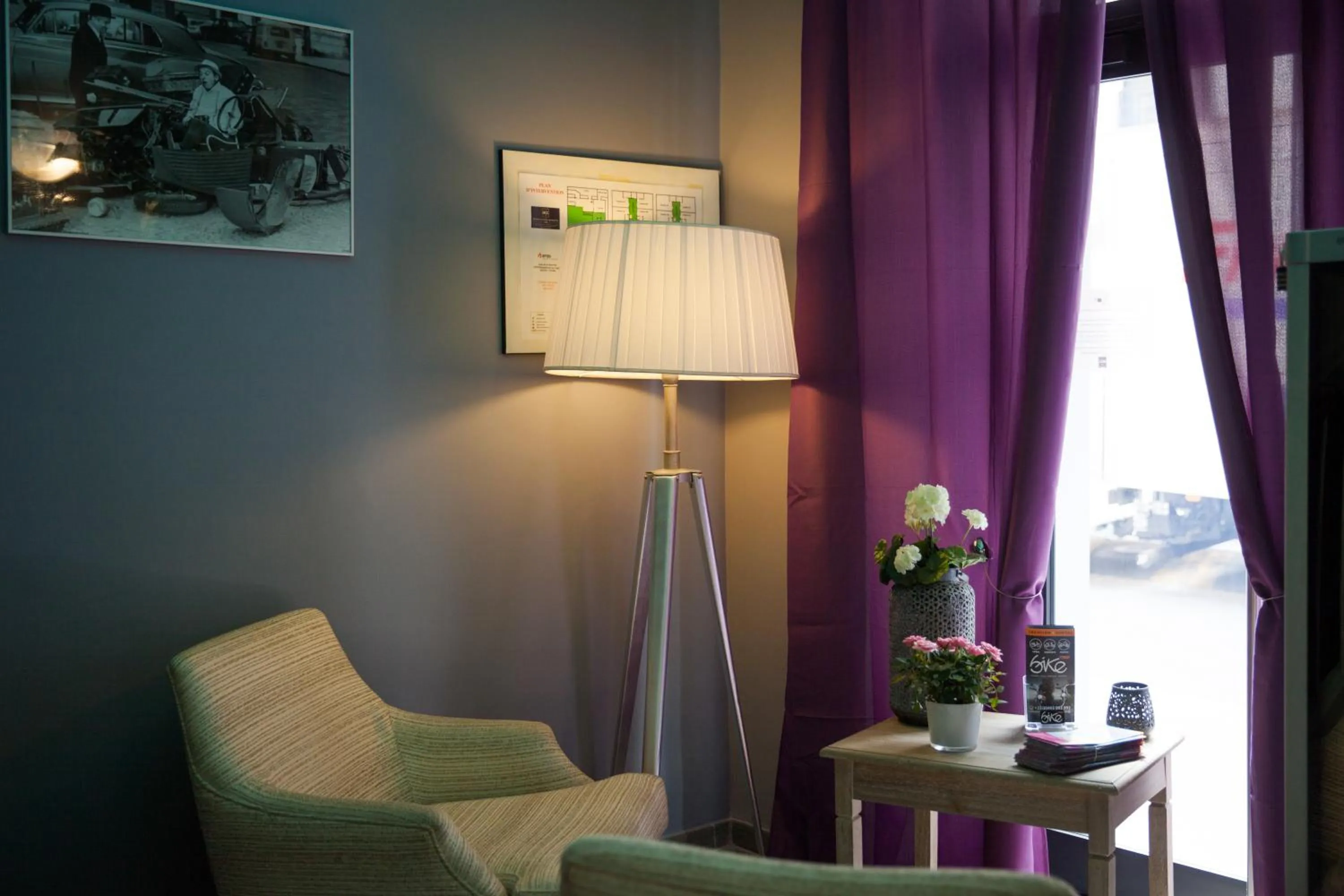 Communal lounge/ TV room in Hotel Cannes Croisette