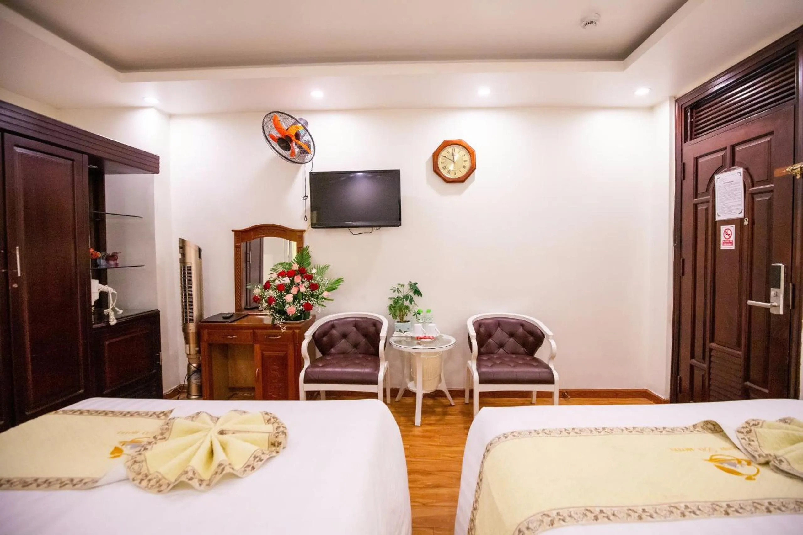 Photo of the whole room, Bed in Thanh Do Hotel