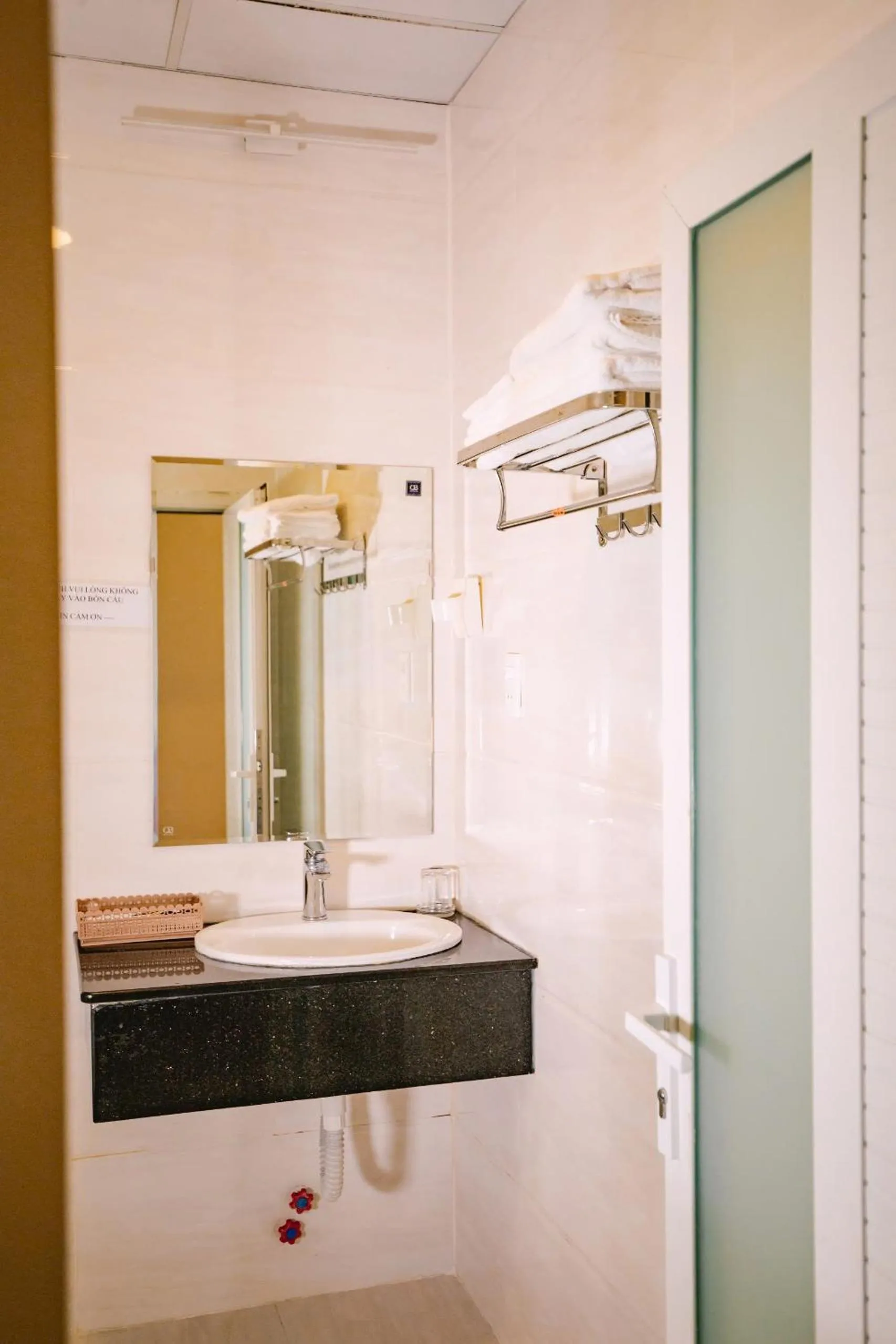 Shower in Thanh Do Hotel