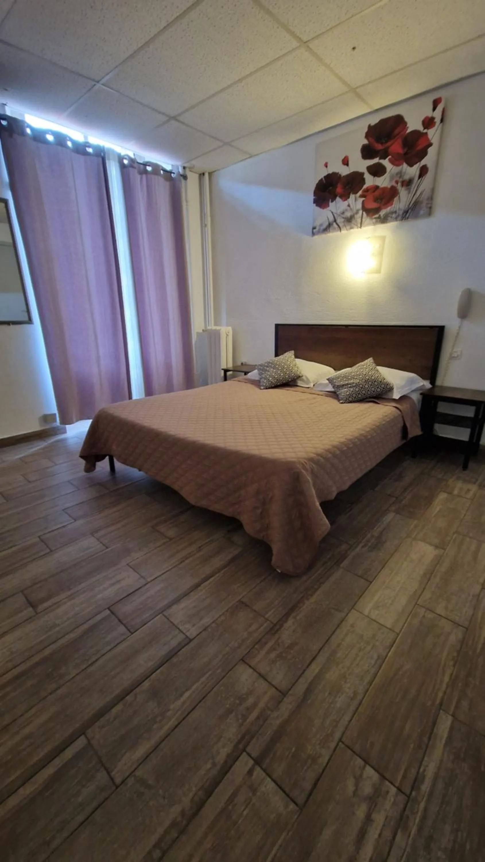 Bed in Hôtel du Nord