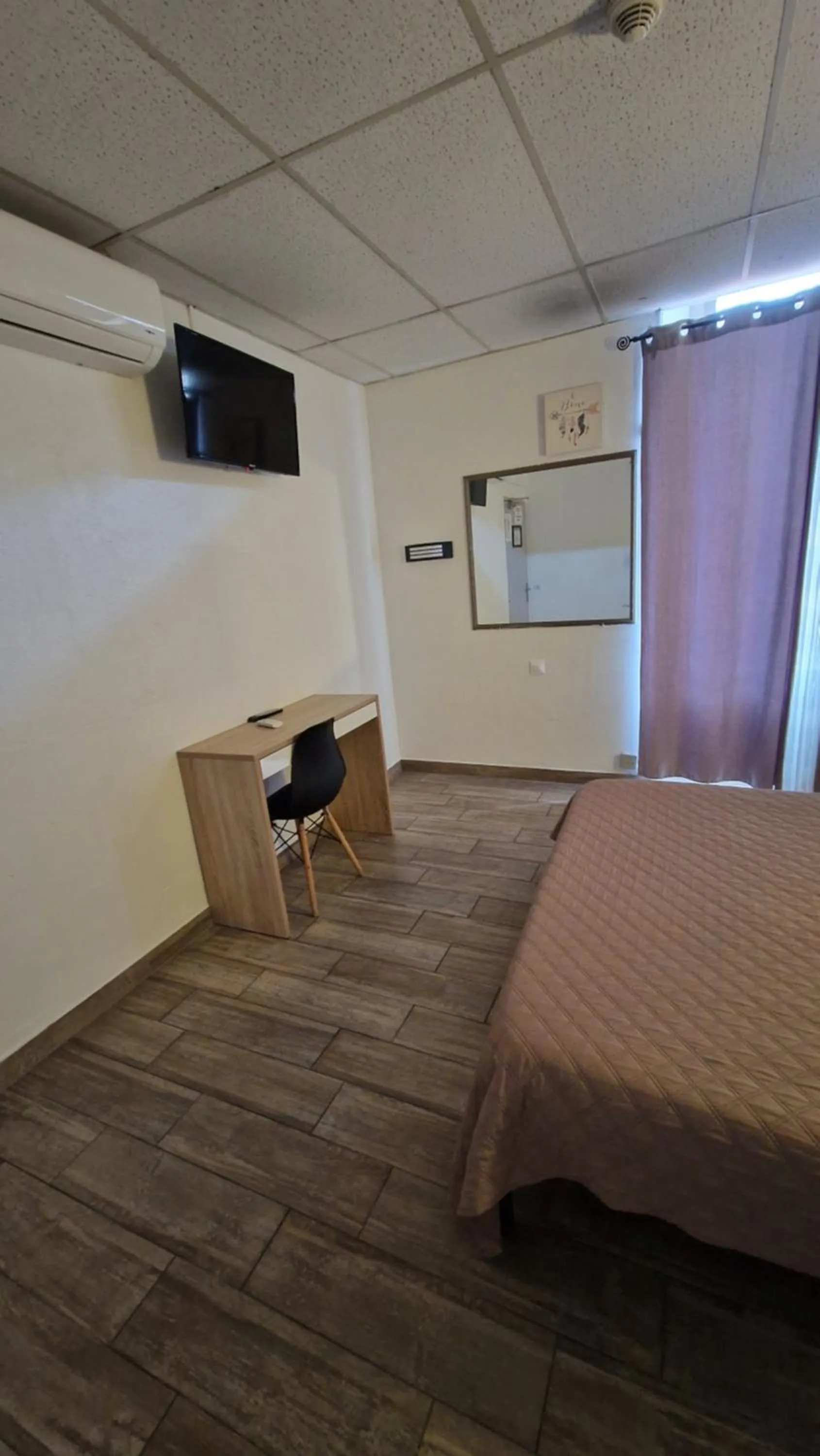 TV and multimedia, Bed in Hôtel du Nord