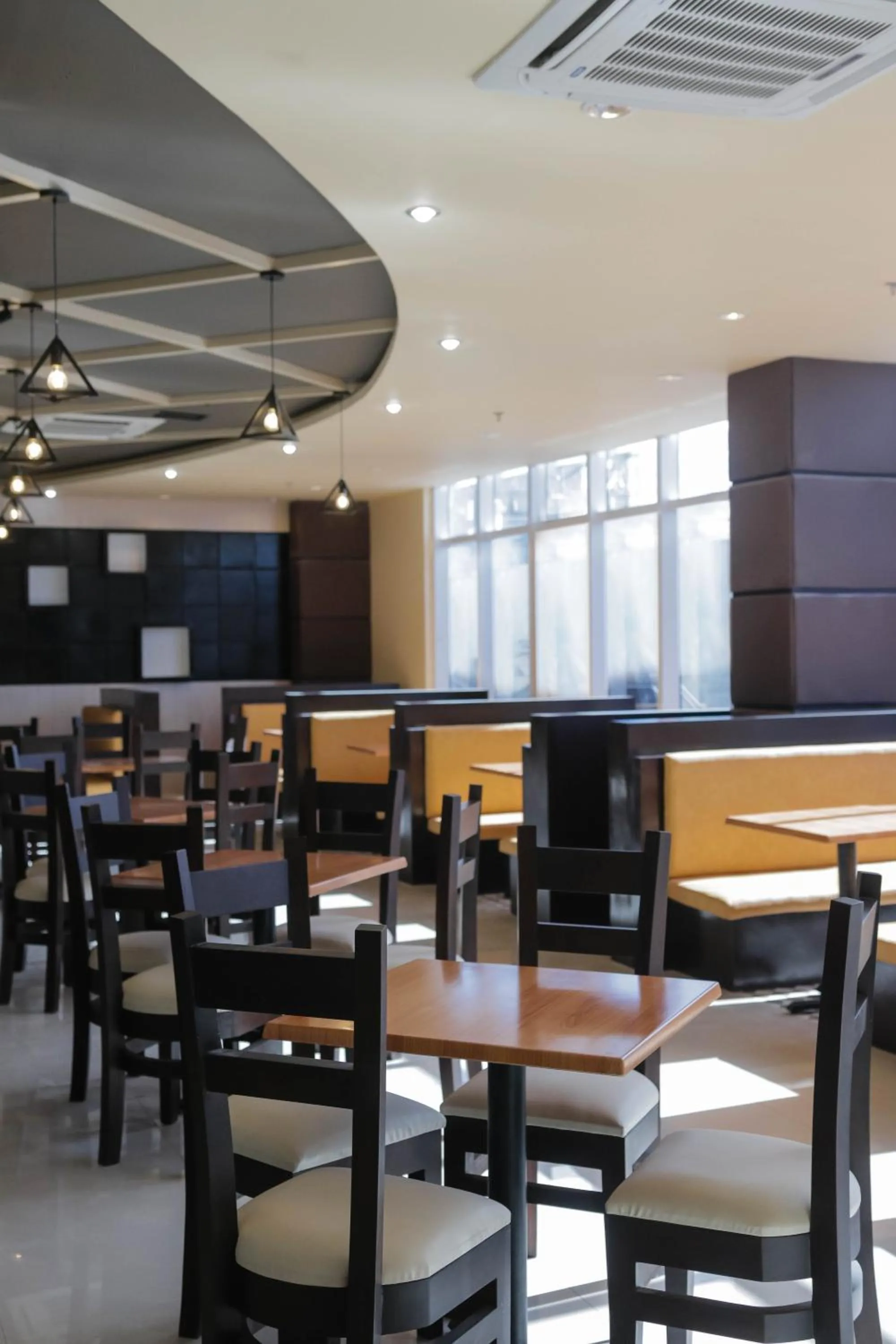 Restaurant/places to eat in Iloilo Gateway Hotel and Suites