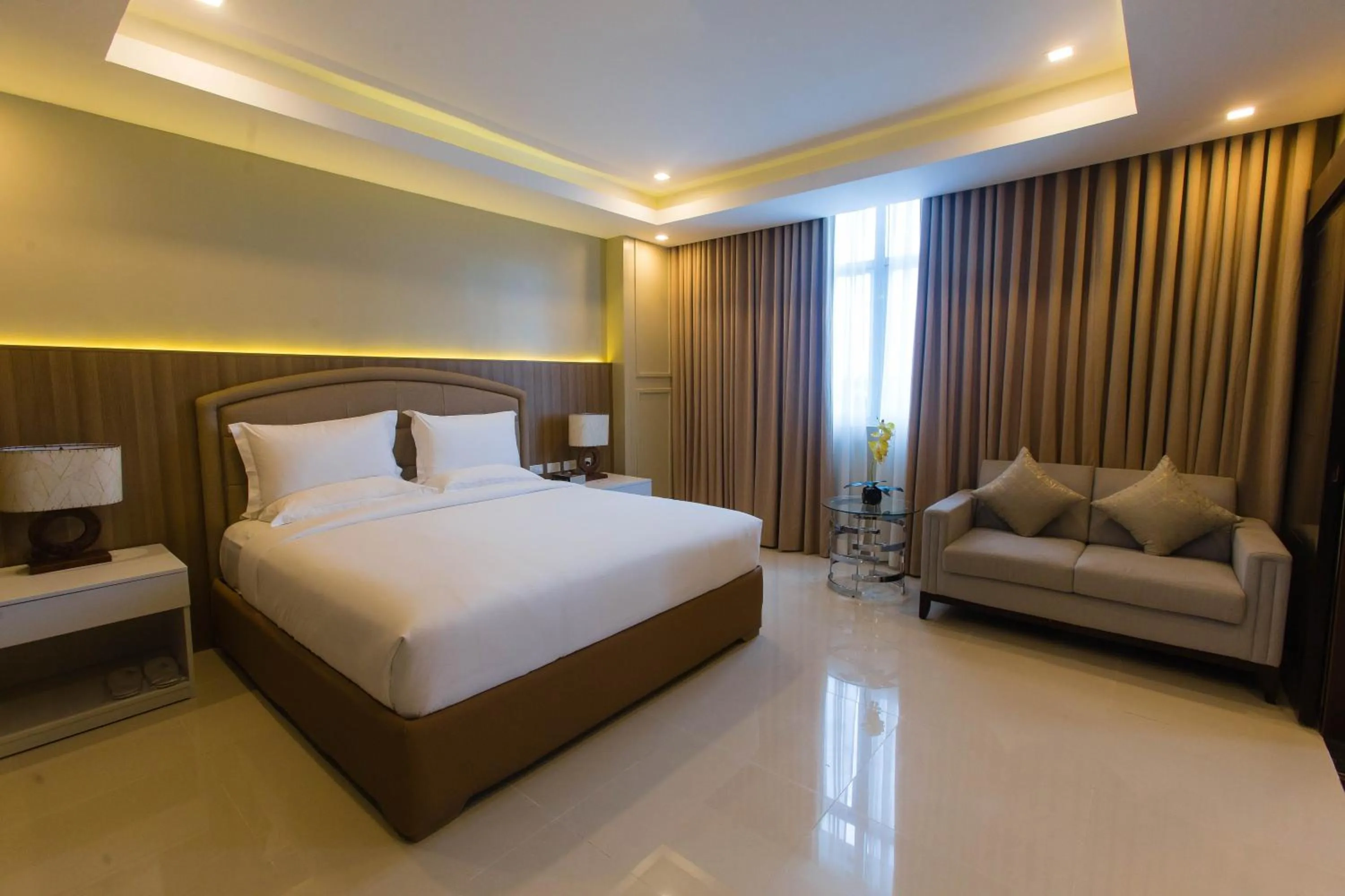 Seating area, Bed in Iloilo Gateway Hotel and Suites