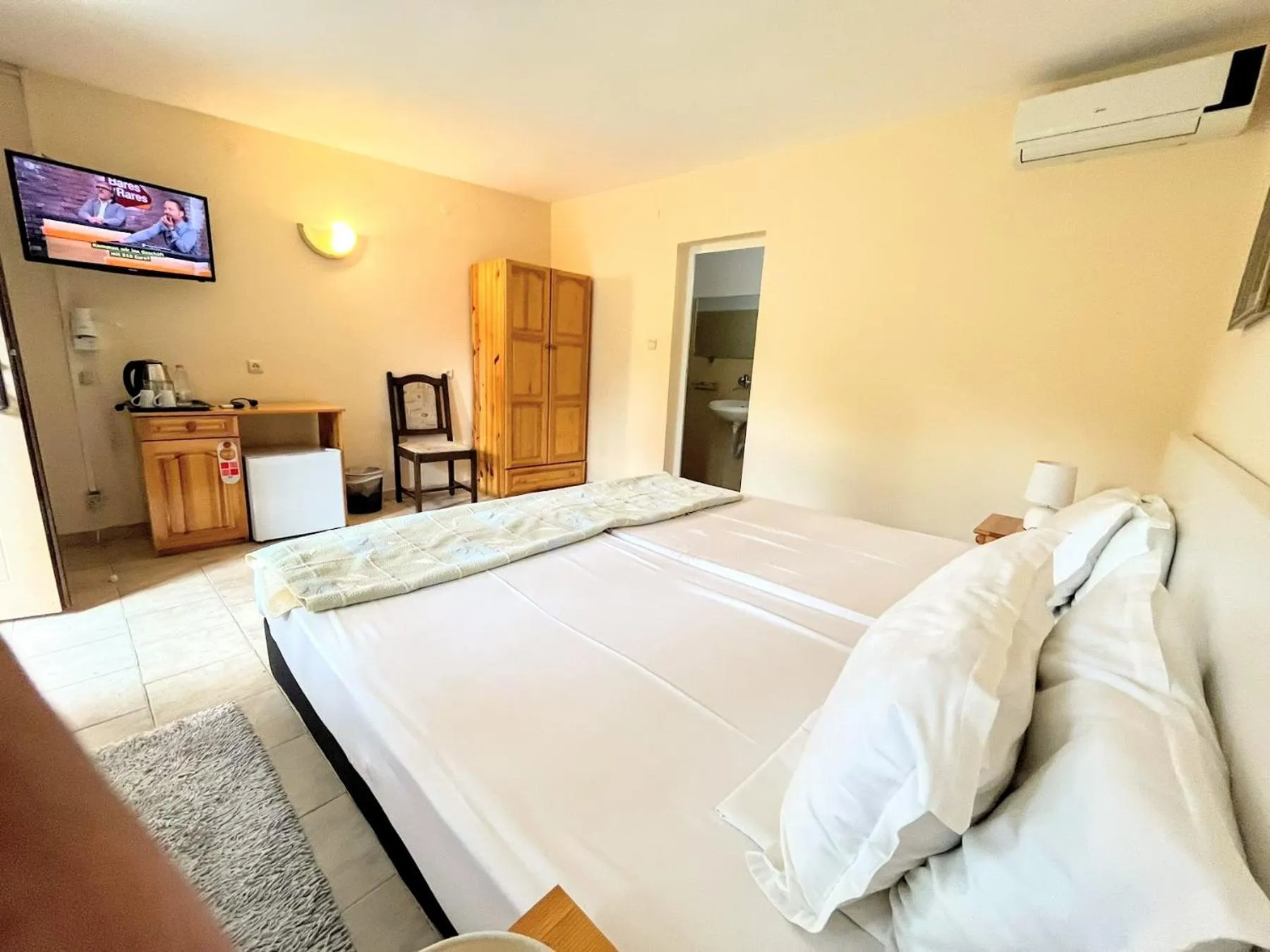 Photo of the whole room, Bed in Lotus Family Hotel - Free Parking