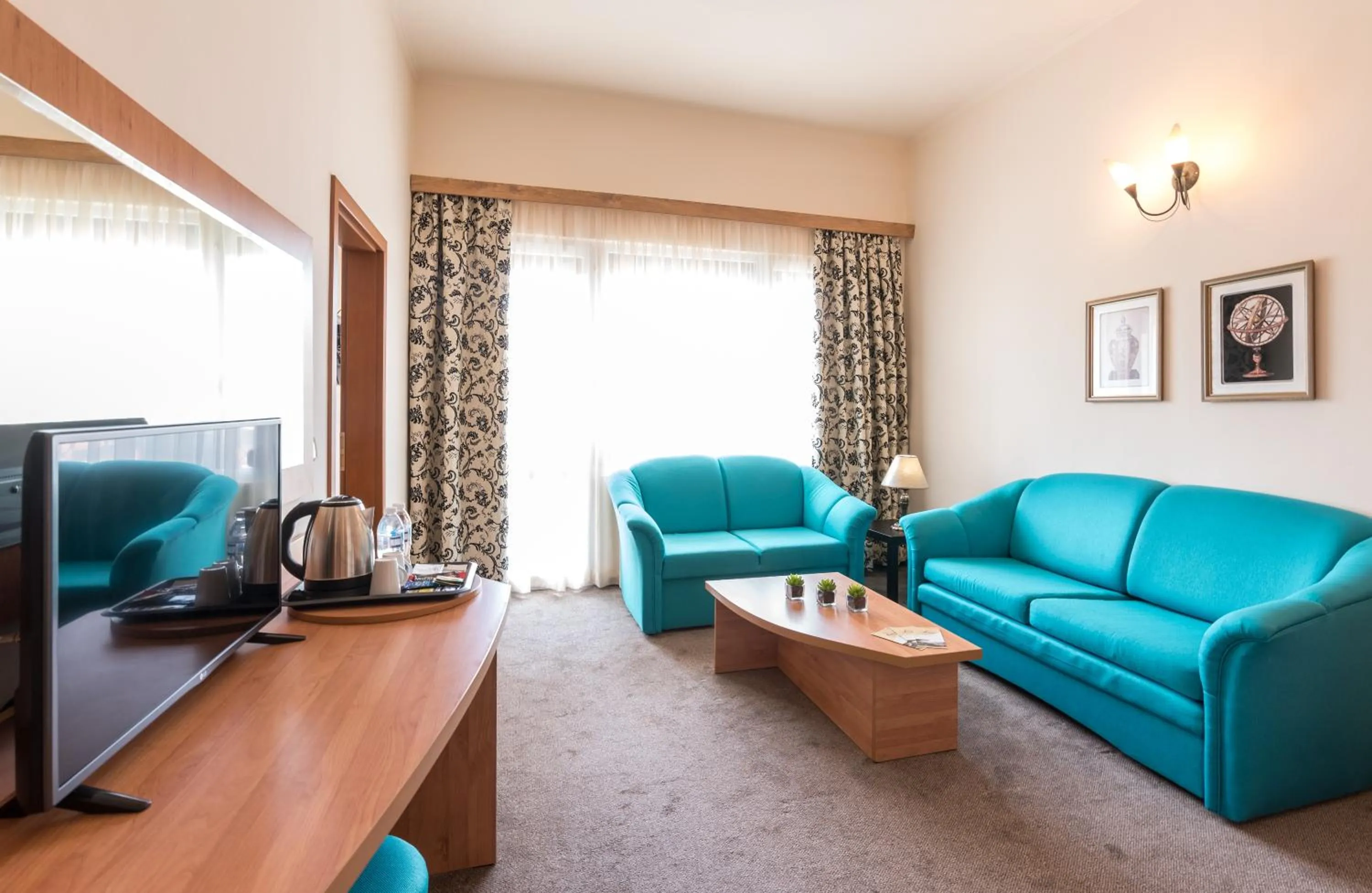 Day in Lotus Family Hotel - Free Parking