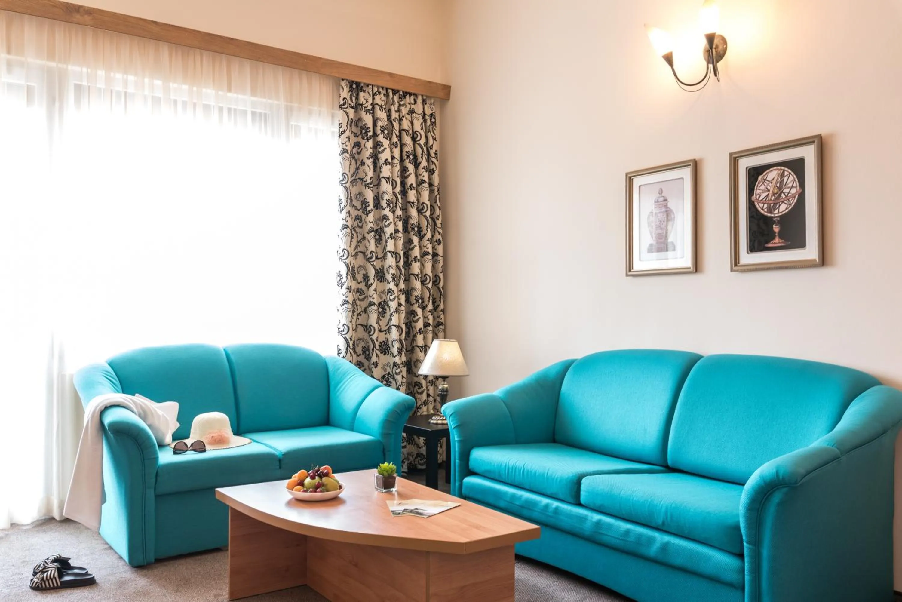 Living room in Lotus Family Hotel - Free Parking