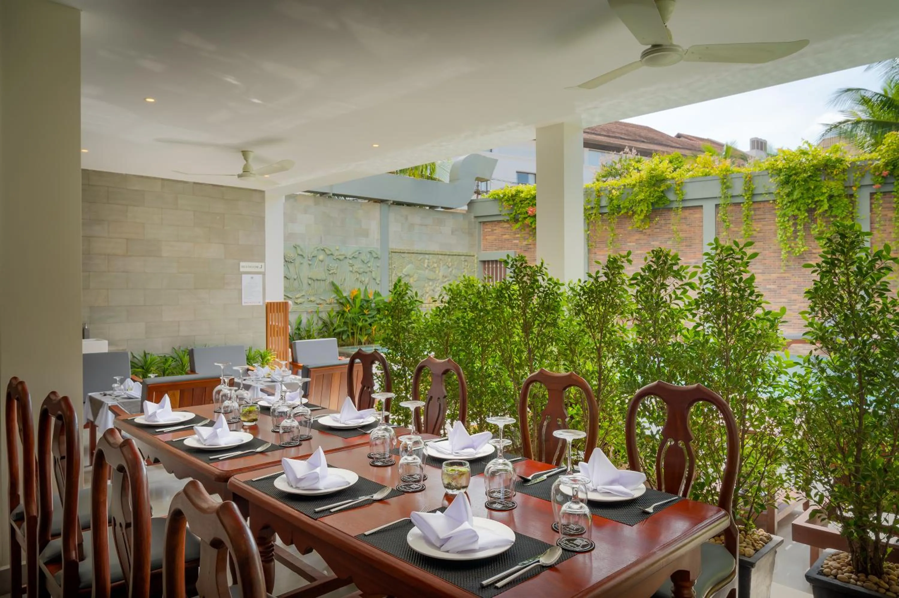 Restaurant/places to eat in Mony Reach Angkor Hotel