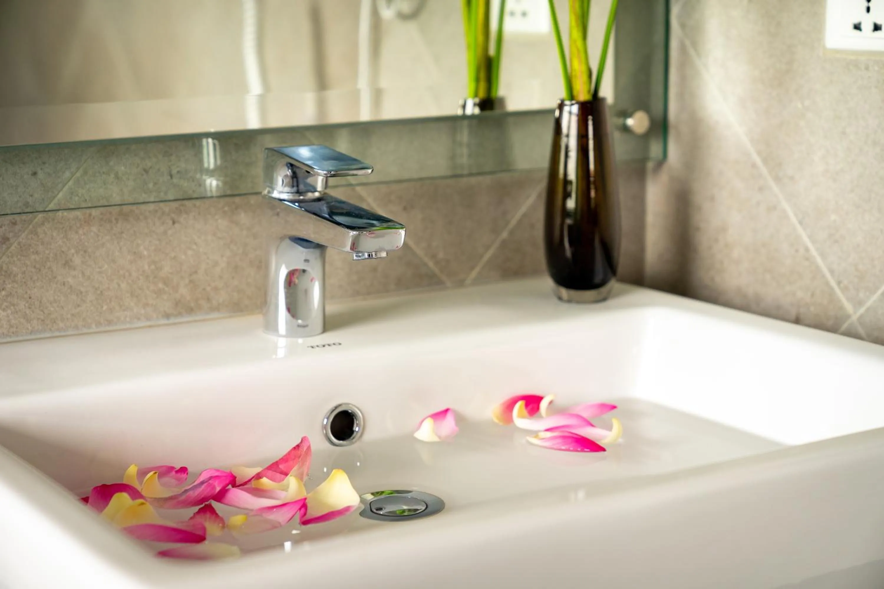 Bathroom in Mony Reach Angkor Hotel