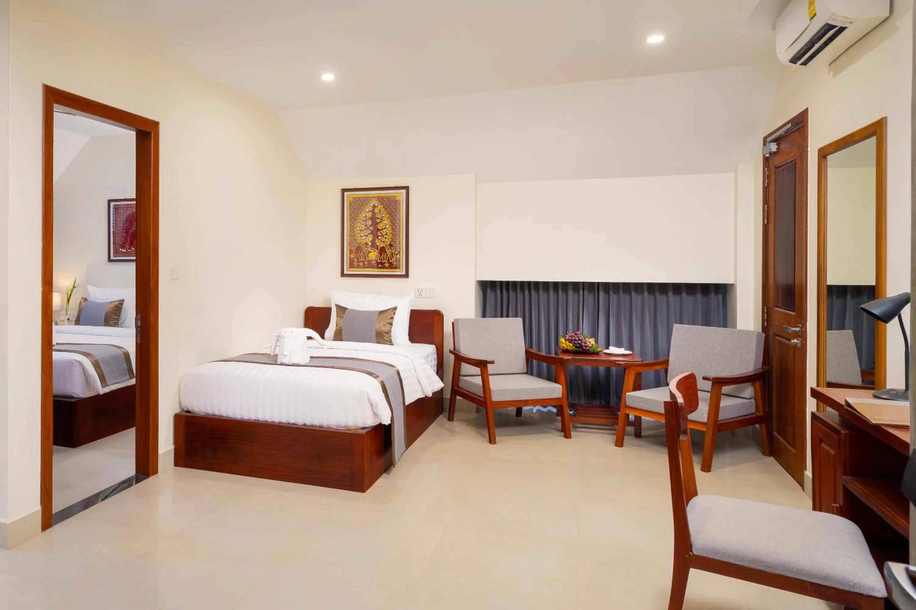 Photo of the whole room, Bed in Mony Reach Angkor Hotel