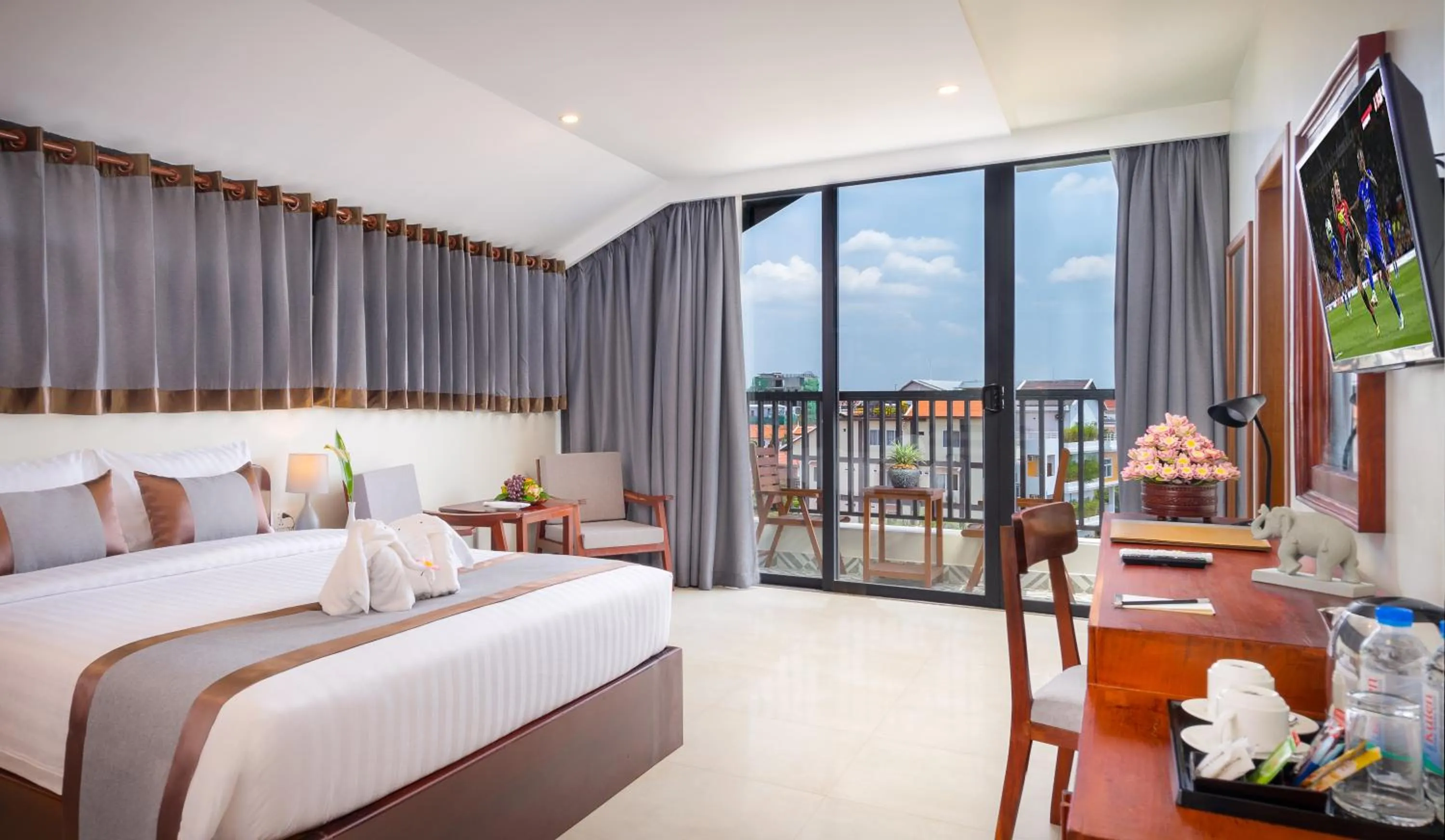 Photo of the whole room, Bed in Mony Reach Angkor Hotel