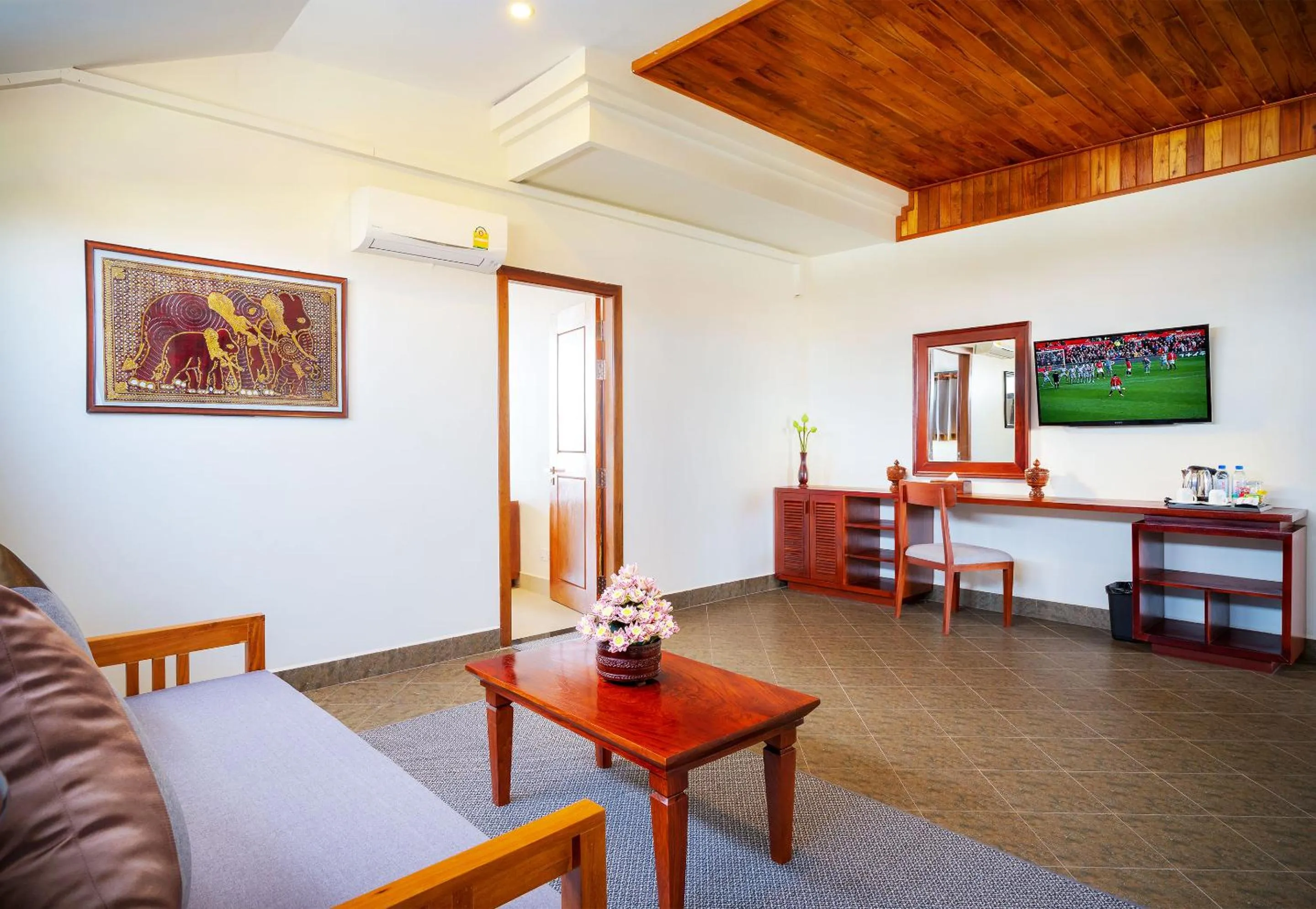 TV and multimedia in Mony Reach Angkor Hotel