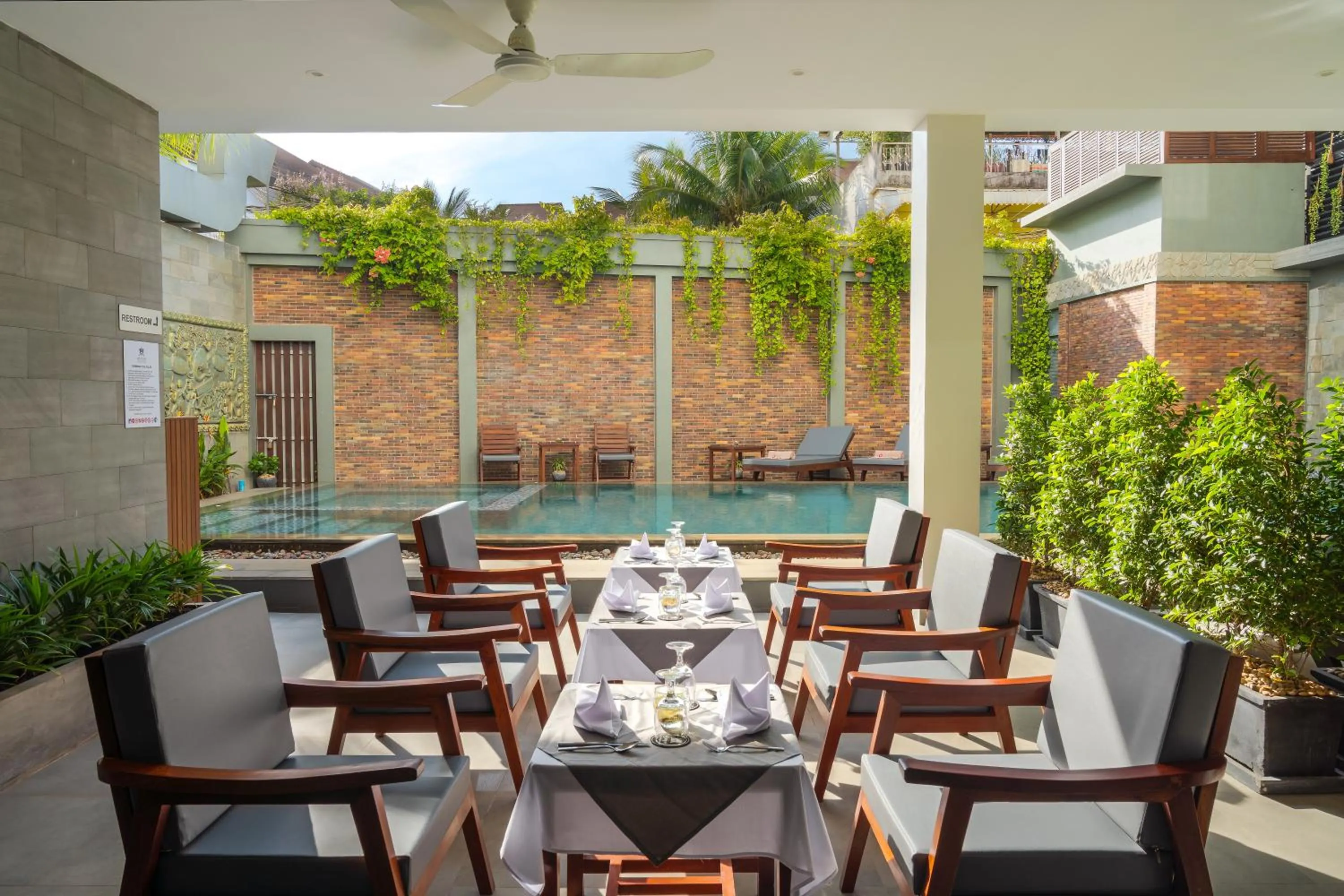 Restaurant/places to eat in Mony Reach Angkor Hotel