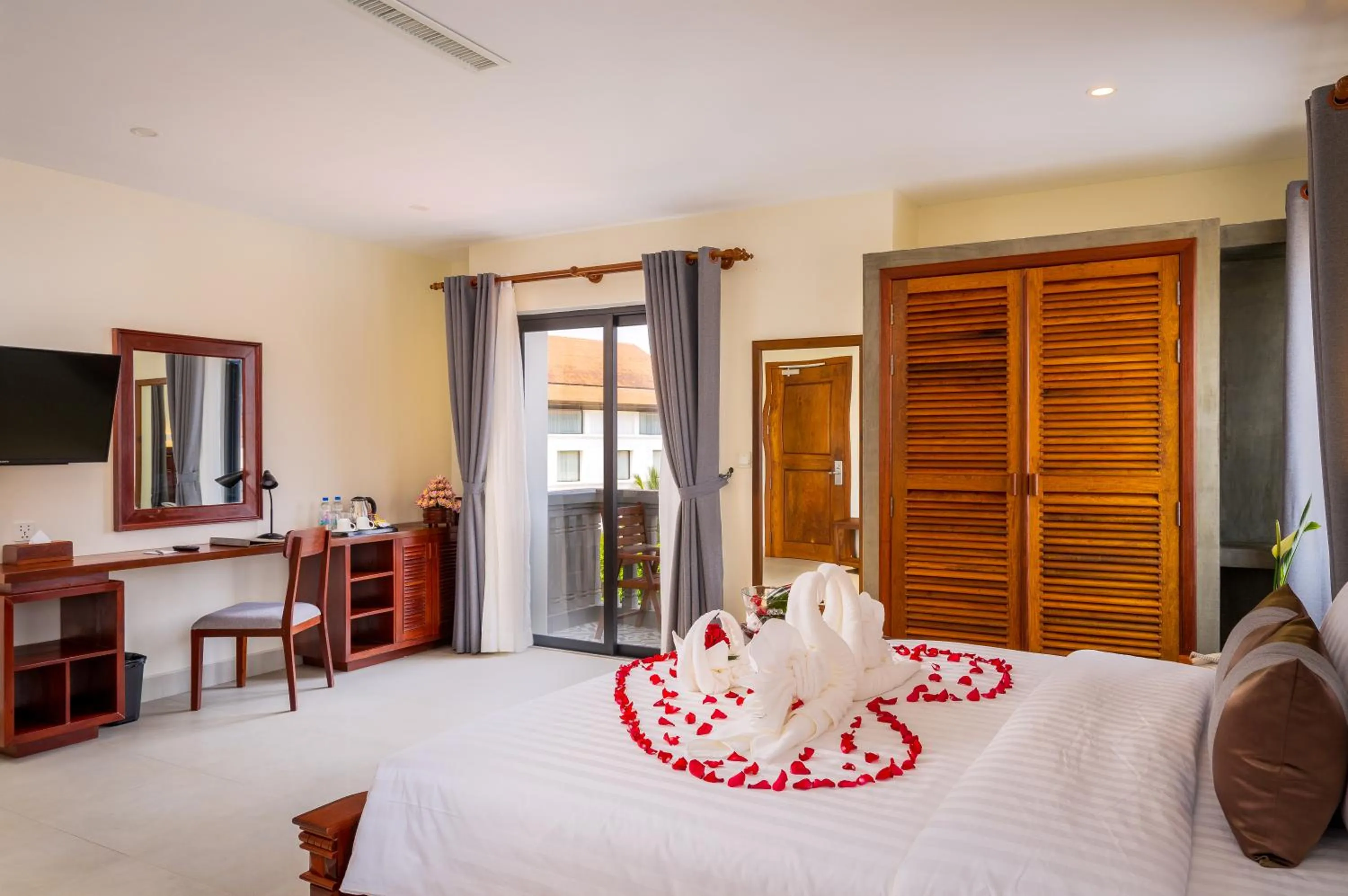 Bedroom, Bed in Mony Reach Angkor Hotel